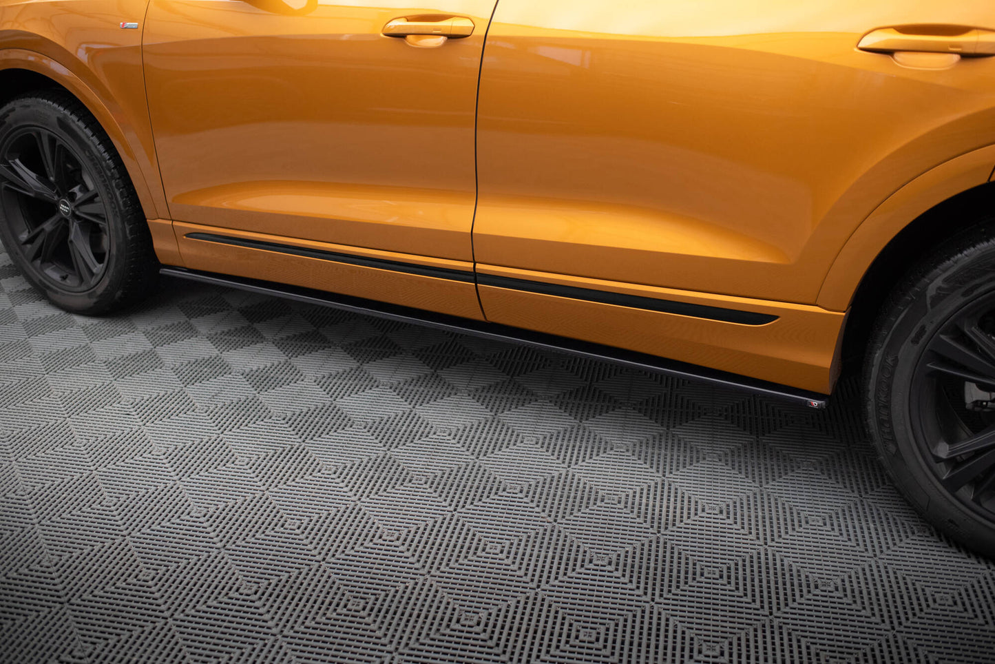 Side skirts Diffusers V.1 Audi Q8 / Q8 S-line / SQ8 Mk1