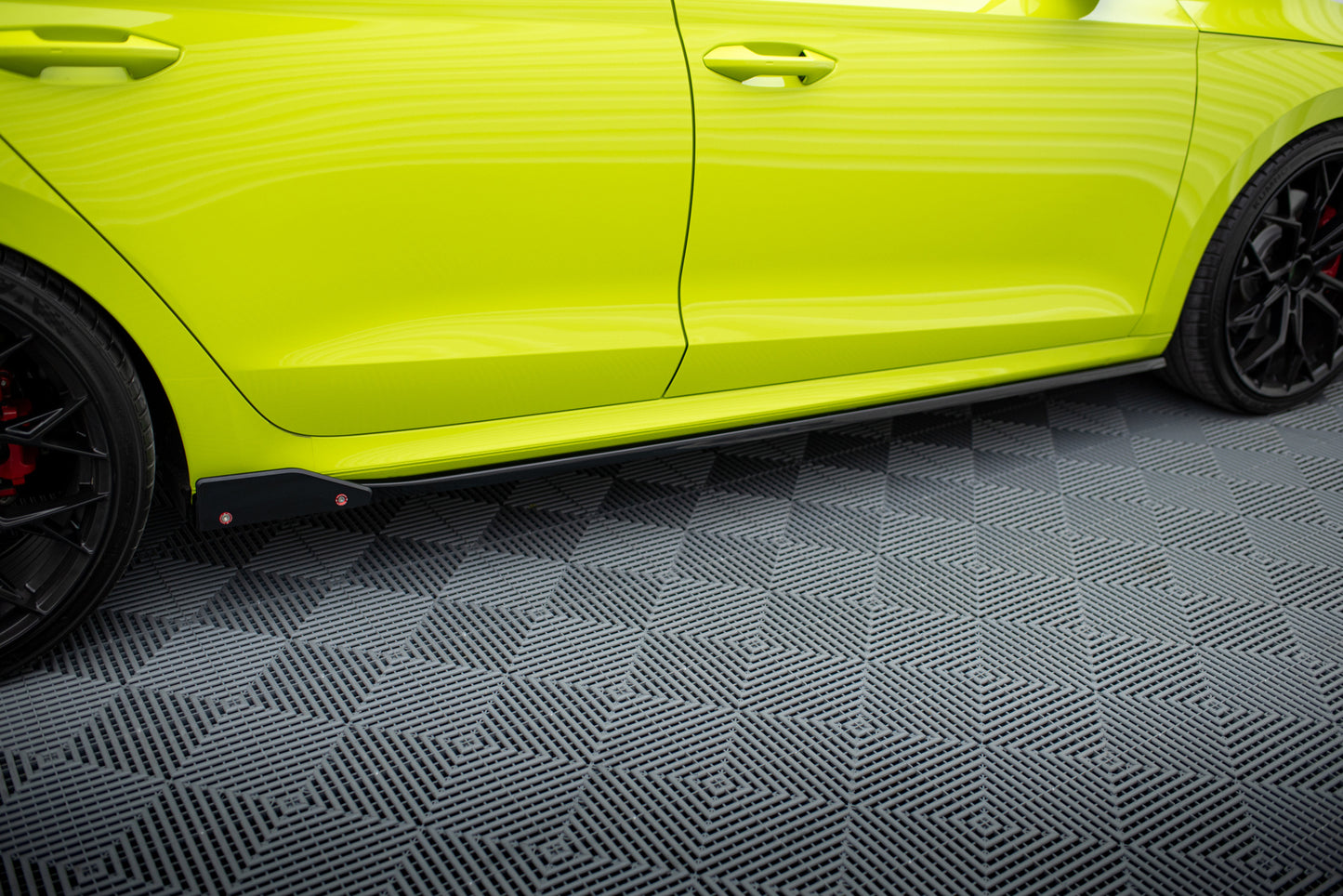 Side Skirts Diffusers V.2 + Flaps Skoda Octavia RS Mk4