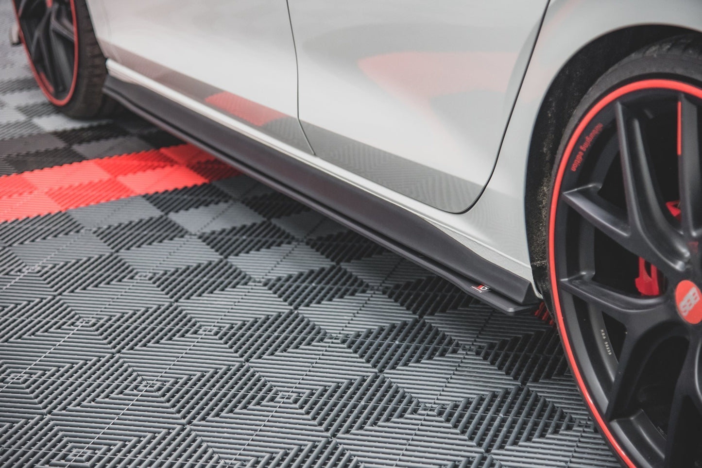Street Pro Side Skirts Diffusers Volkswagen Golf GTI / GTE / GTI Clubsport / R-Line Mk8