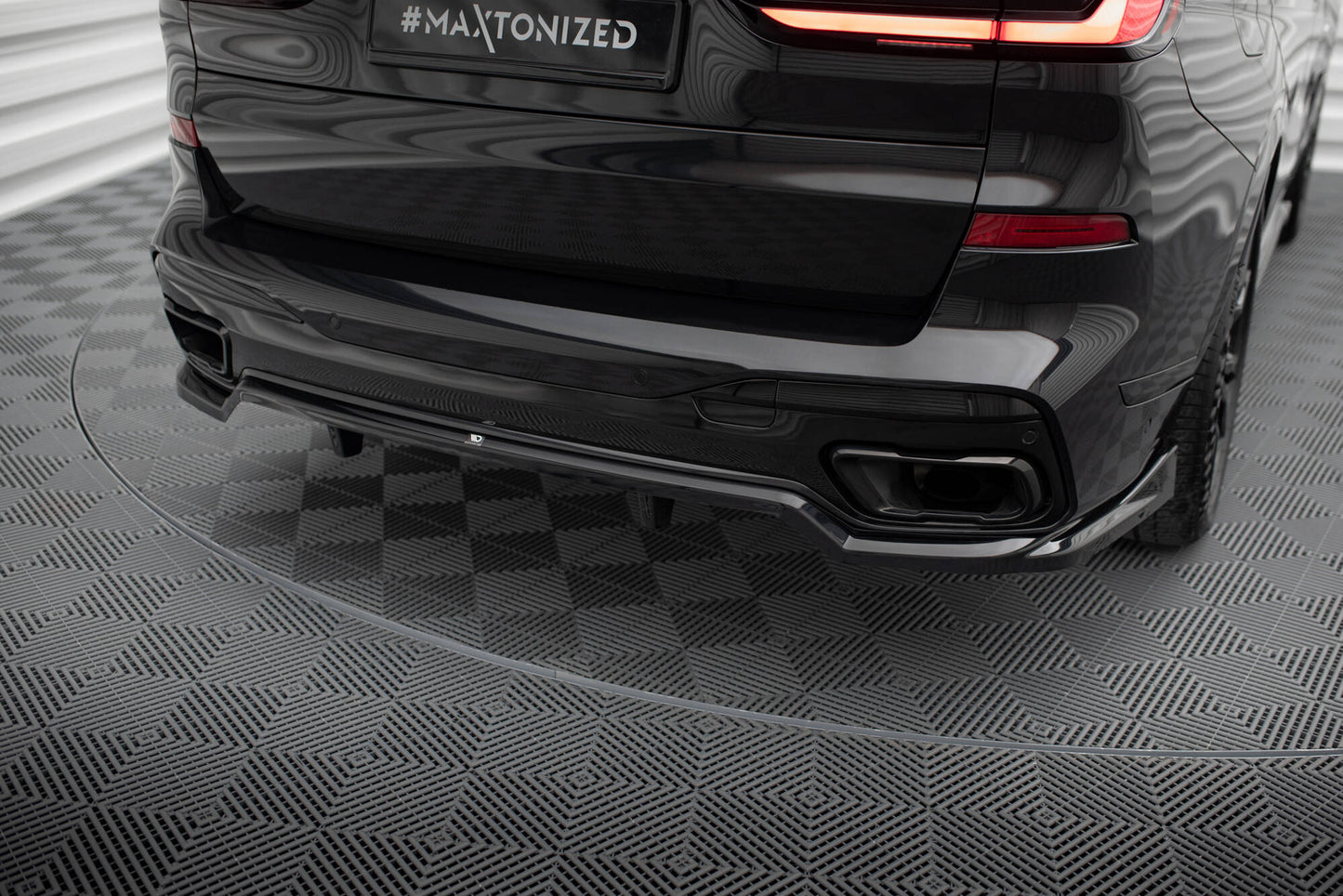 Rear Splitter (with vertical bars) BMW X7 M-Pack G07 Facelift