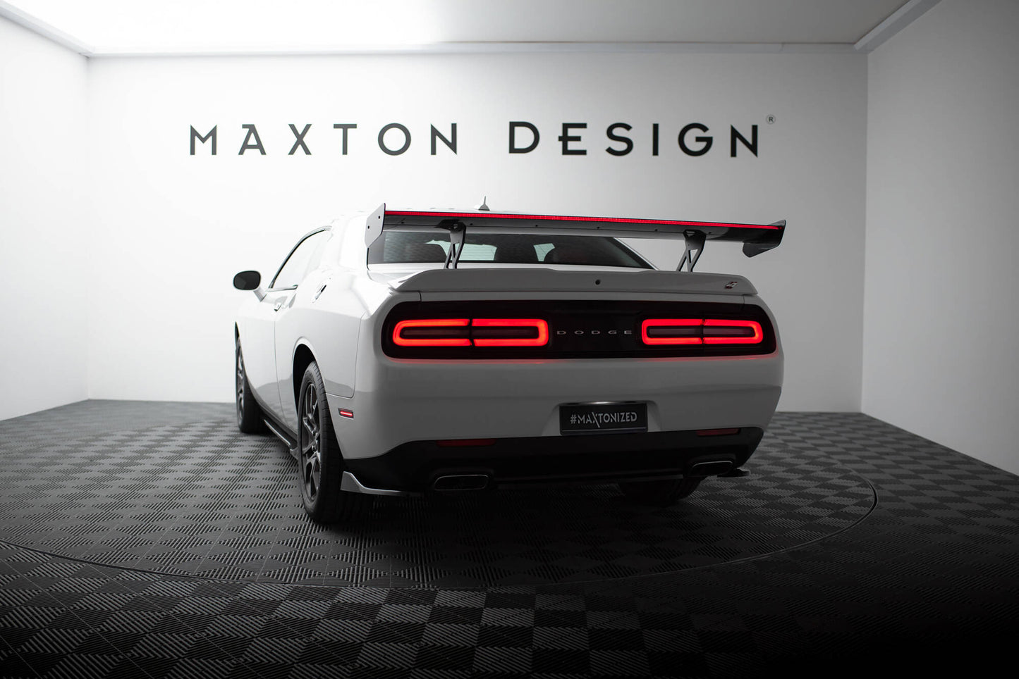 Carbon Spoiler + LED Dodge Challenger Mk3