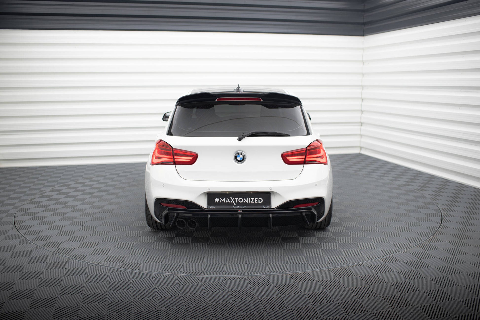Rear Valance V.3 BMW 1 M-Pack F20 Facelift (Single side dual exhaust version)