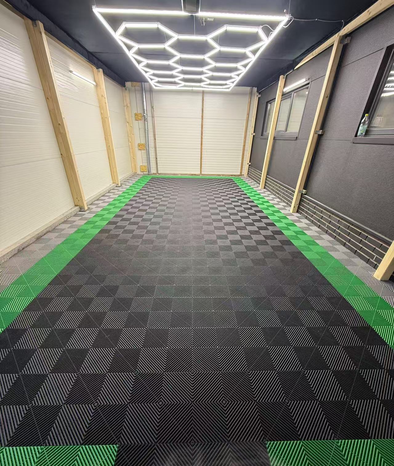 Ventileeritav garaaži põrandaplaat 400x400x18