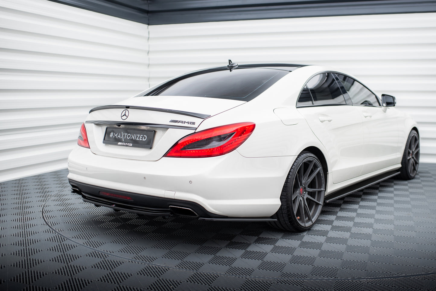Rear Splitter MERCEDES CLS C218 (with a vertical bar) AMG LINE