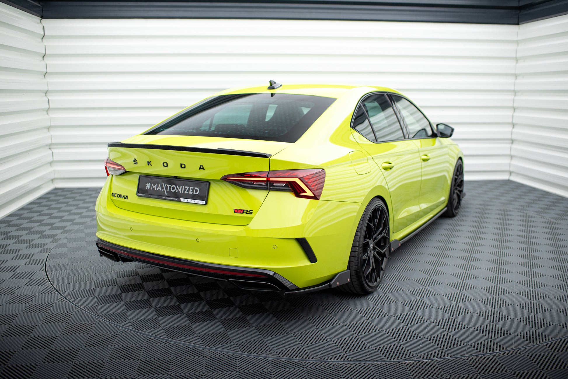 Rear Side Splitters V.2 + Flaps Skoda Octavia RS Mk4