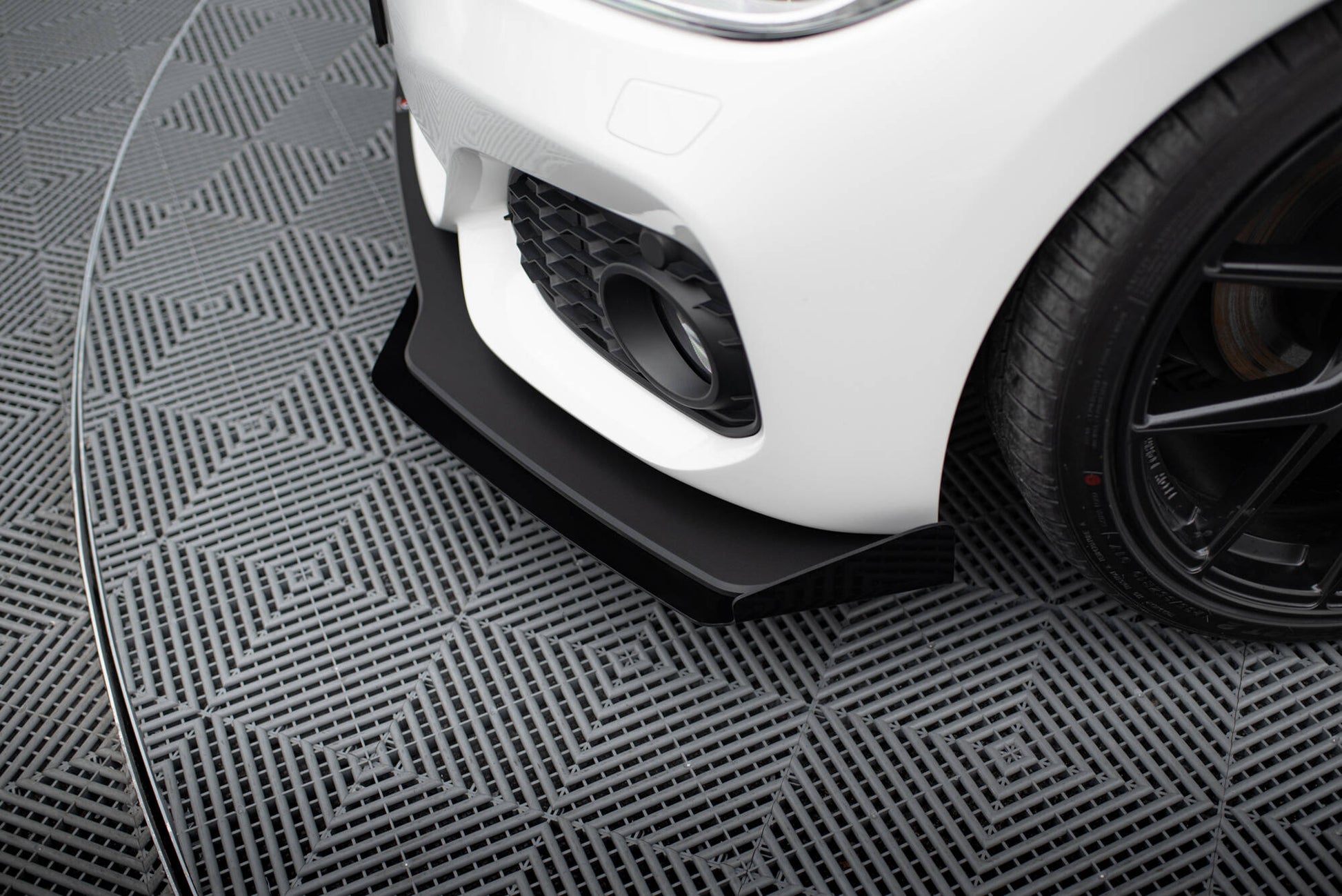 Street Pro Front Splitter V.3 + Flaps for BMW 1 F20 M-Pack Facelift / M140i