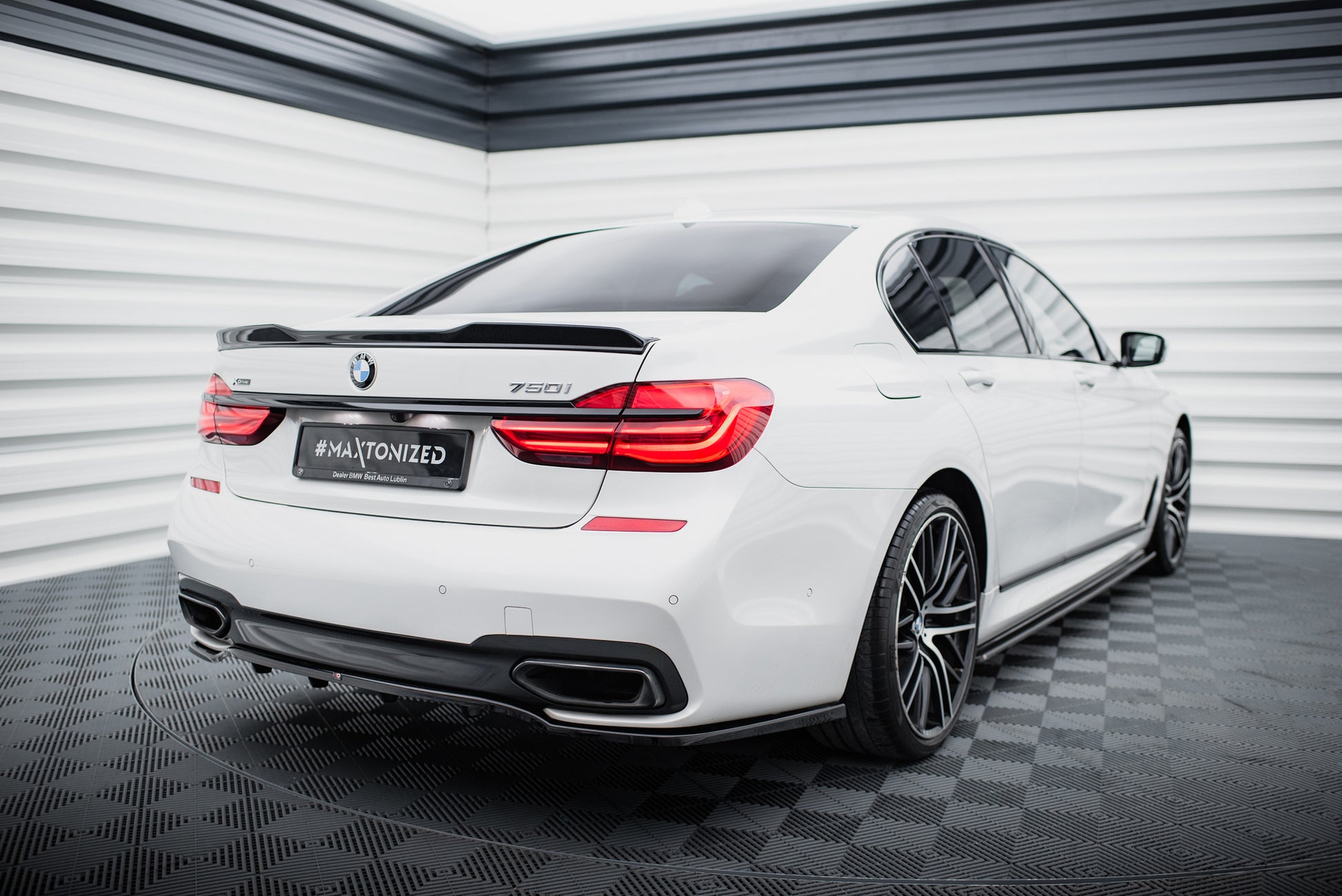 Rear Splitter (with vertical bars) for BMW 7 M-Pack G11 /G12