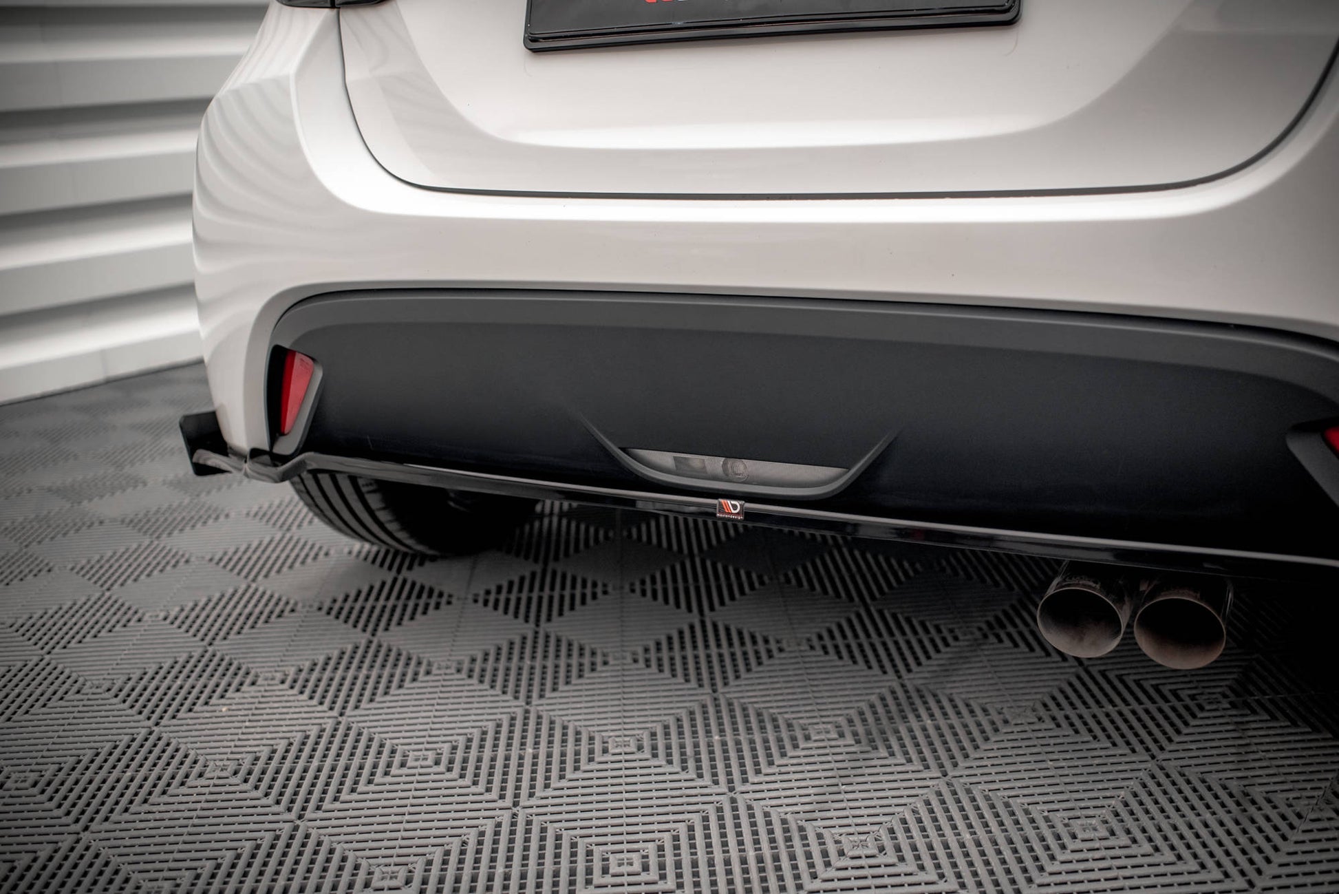 Rear Splitter V.1 + Flaps  Toyota Yaris Mk4