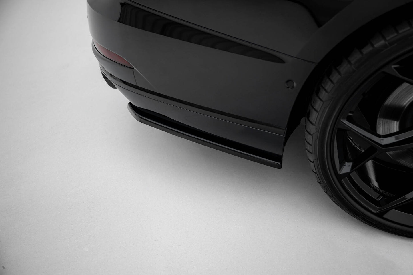 Rear Side Splitters Audi S8 D5