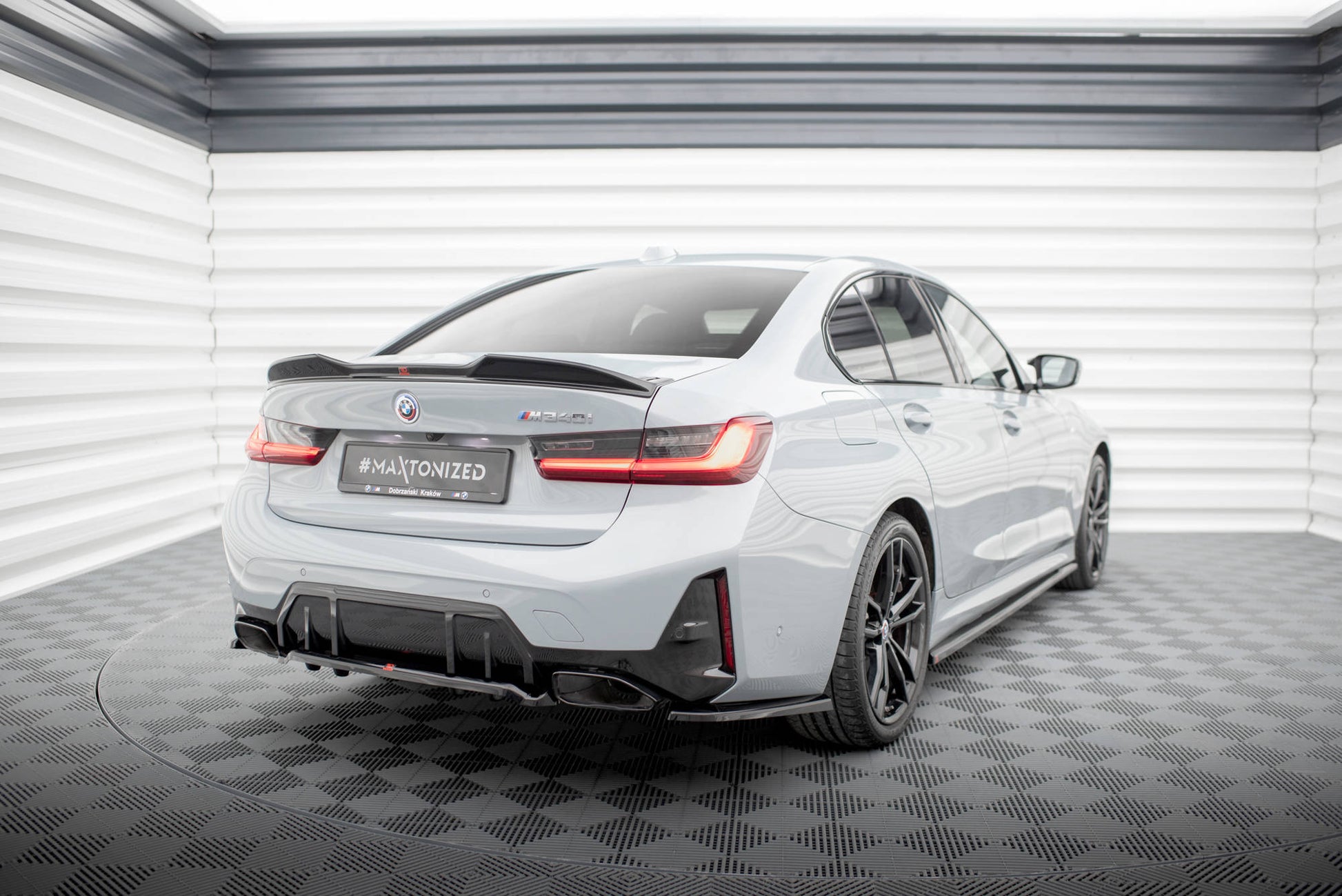 Rear Splitter (with vertical bars) V.1 BMW M340i G20 / G21 Facelift