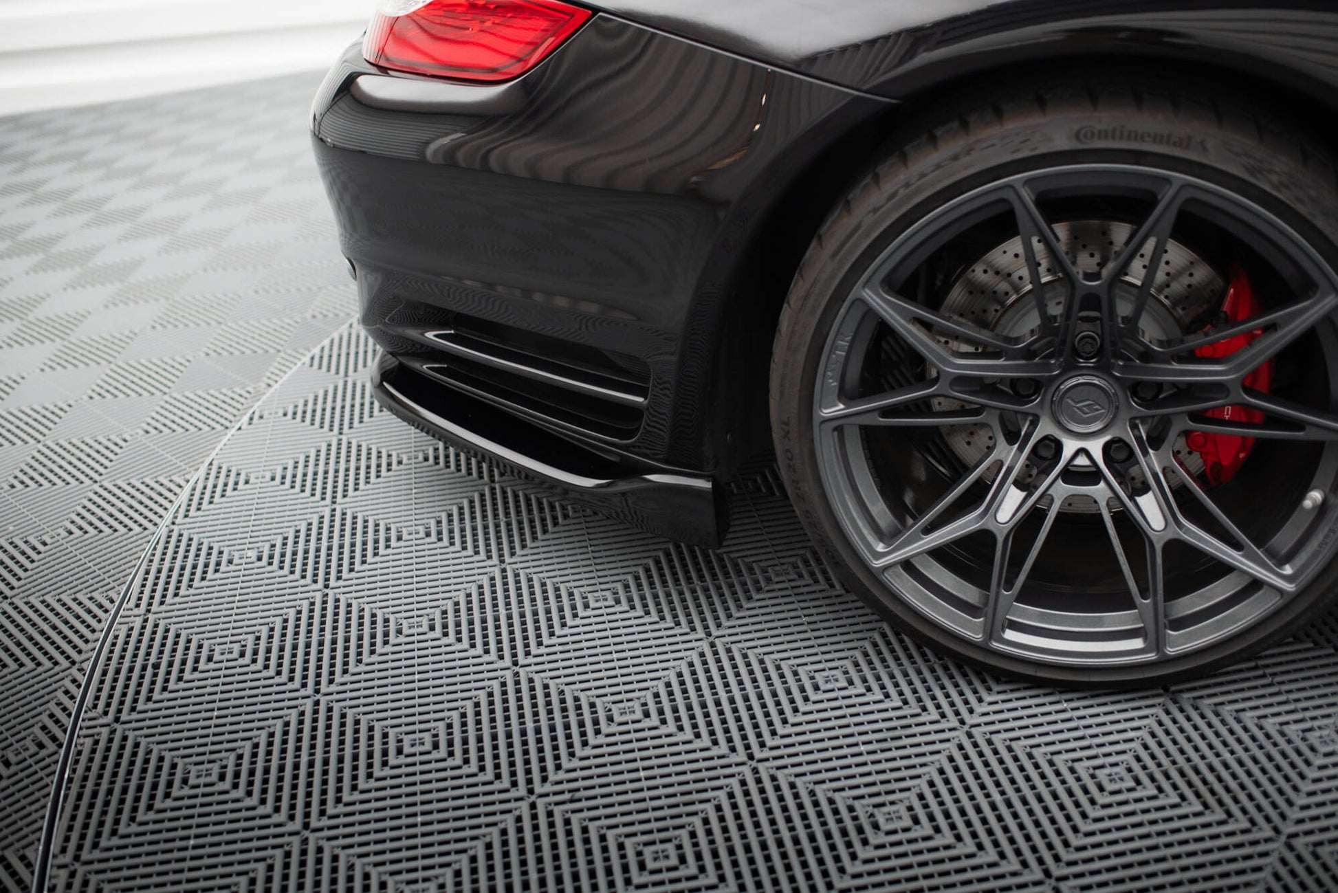 Rear Splitter (with vertical bars) Porsche 911 Turbo 997