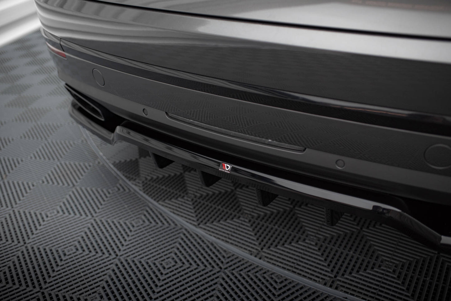 Rear Splitter (with vertical bars) Bentley Bentayga Mk1