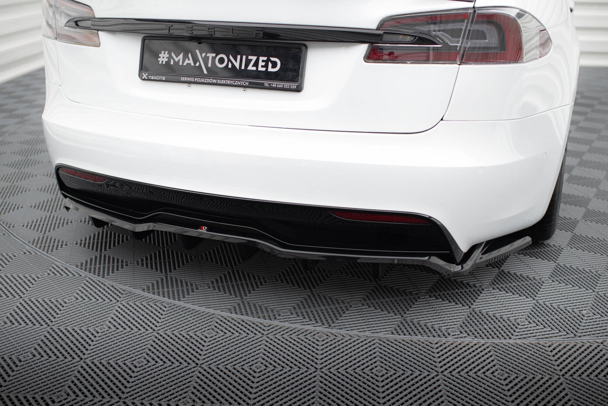 Rear Splitter (with vertical bars) V.2 Tesla Model S Plaid Mk1 Facelift
