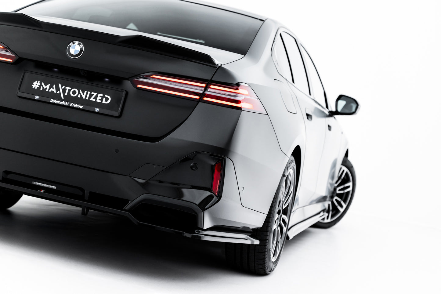 Rear Splitter (with vertical bars) V.1 BMW 5 / i5 M-Pack G60