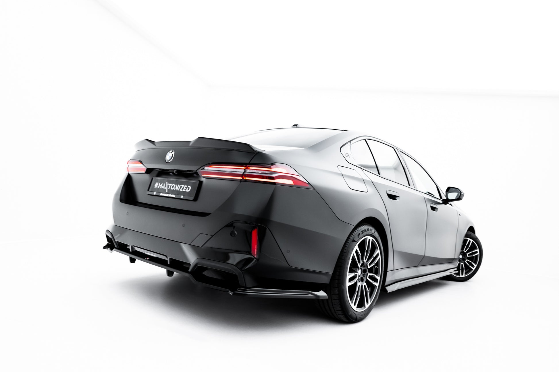 Rear Splitter (with vertical bars) V.1 BMW 5 / i5 M-Pack G60