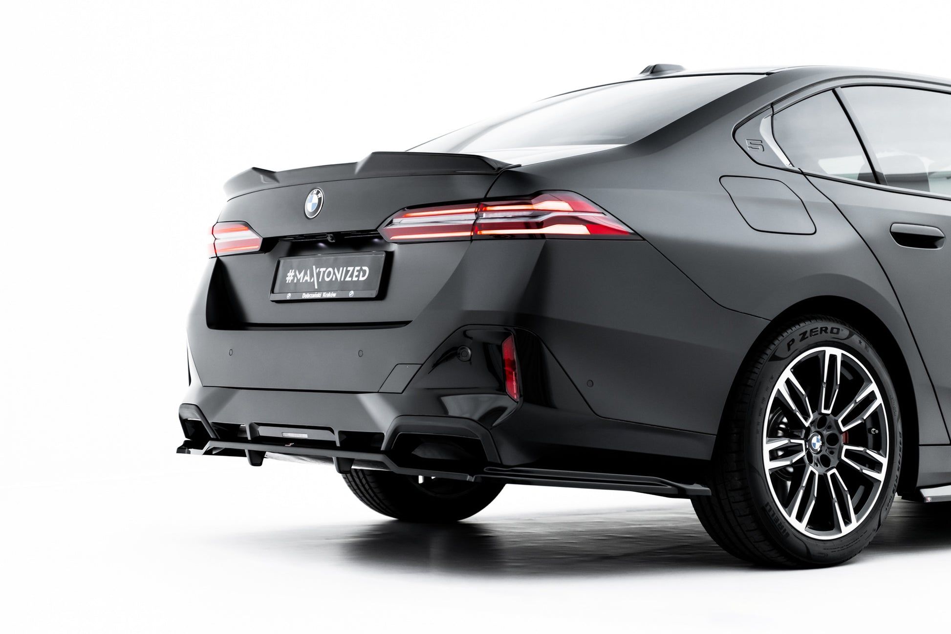 Rear Splitter (with vertical bars) V.1 BMW 5 / i5 M-Pack G60