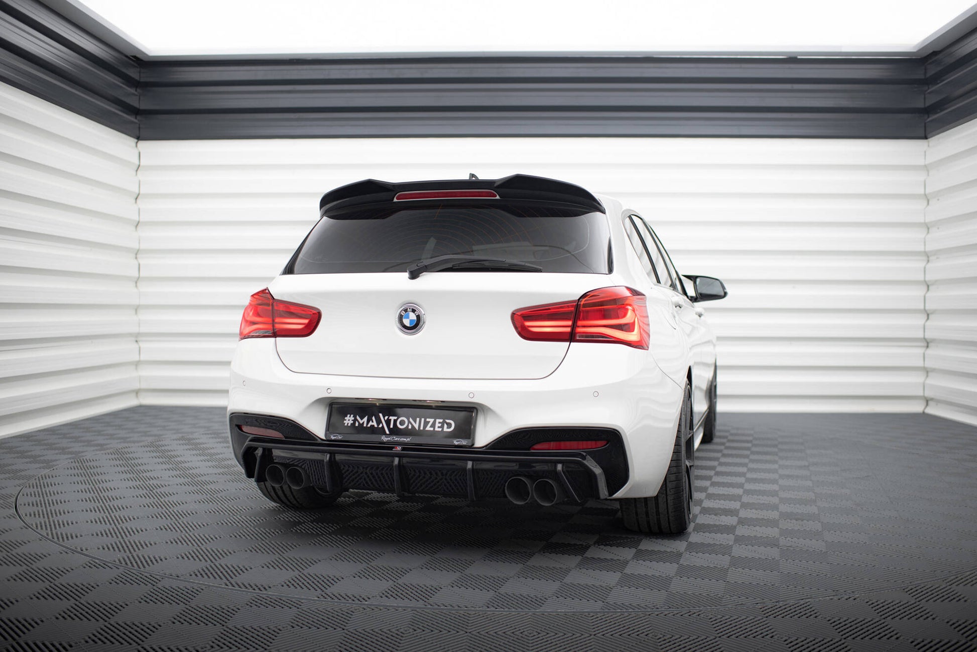 Rear Valance V.3 BMW 1 M-Pack / M140i F20 Facelift (Version with dual exhausts on both sides)