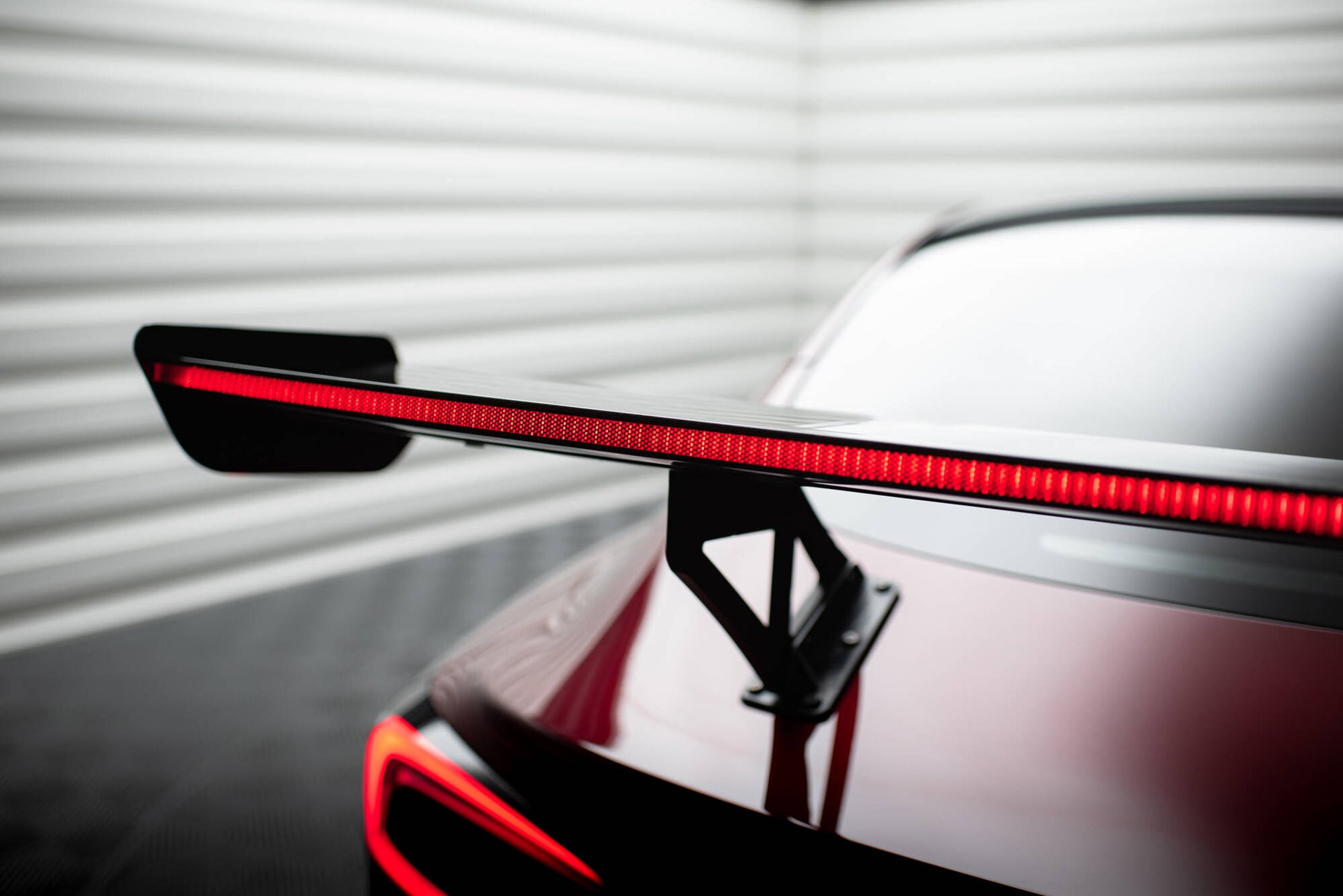 Carbon Spoiler + LED Tesla Model 3