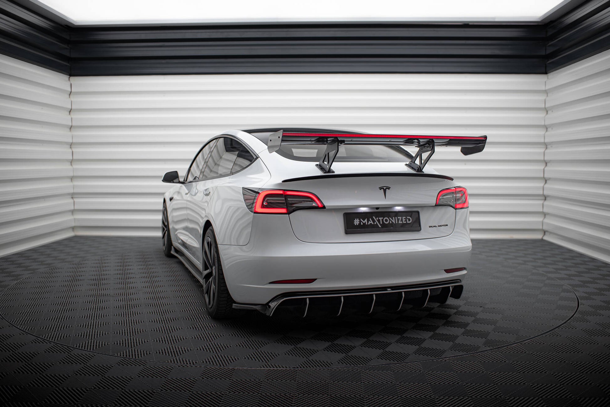Carbon Spoiler + LED Tesla Model 3