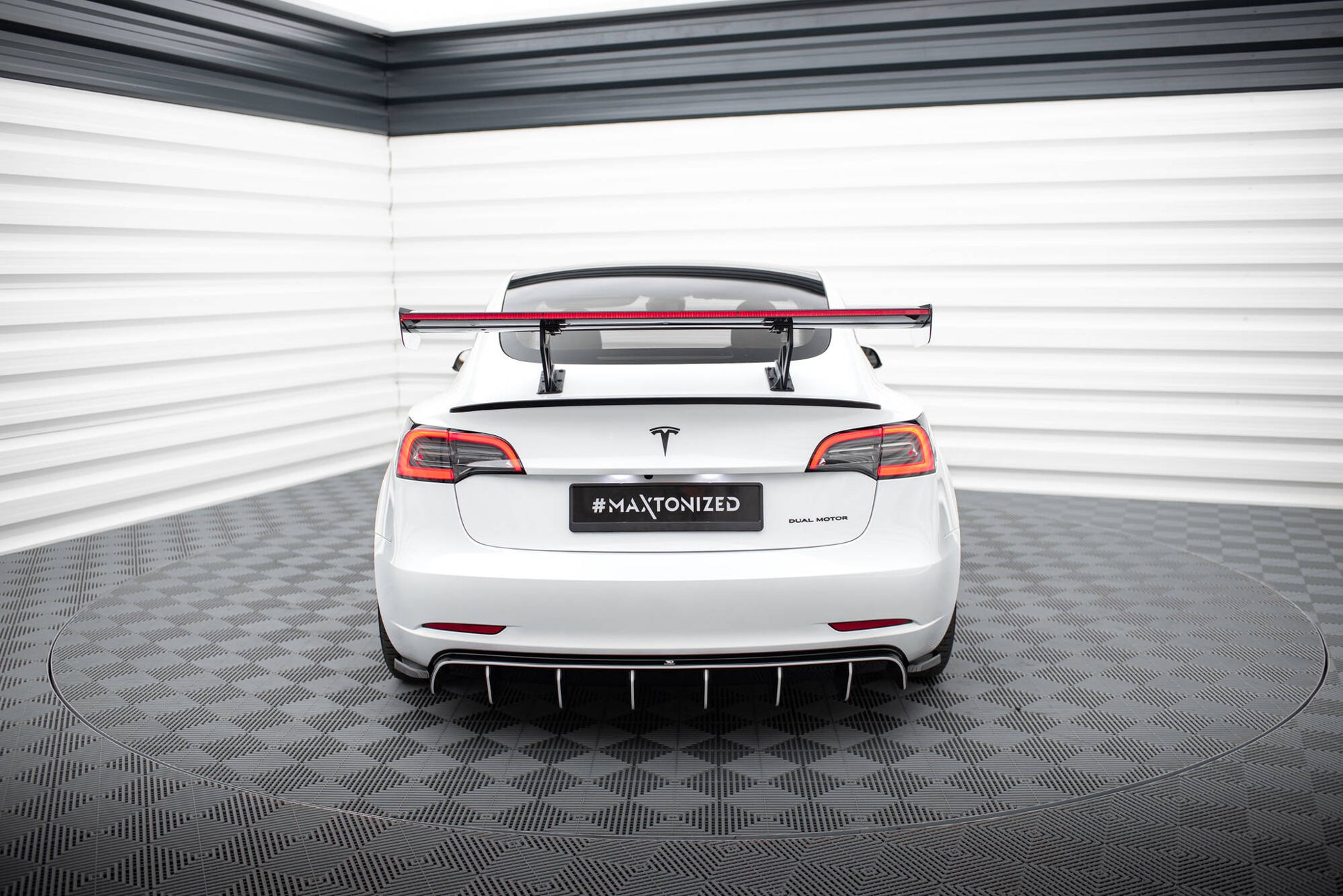 Carbon Spoiler + LED Tesla Model 3