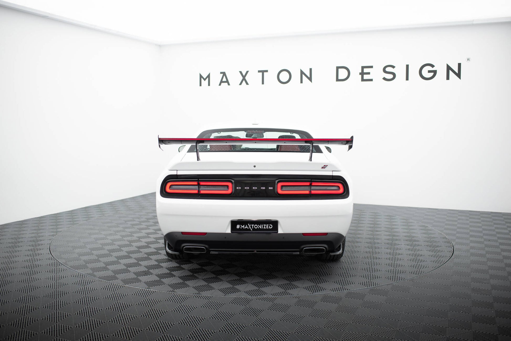 Carbon Spoiler + LED Dodge Challenger Mk3