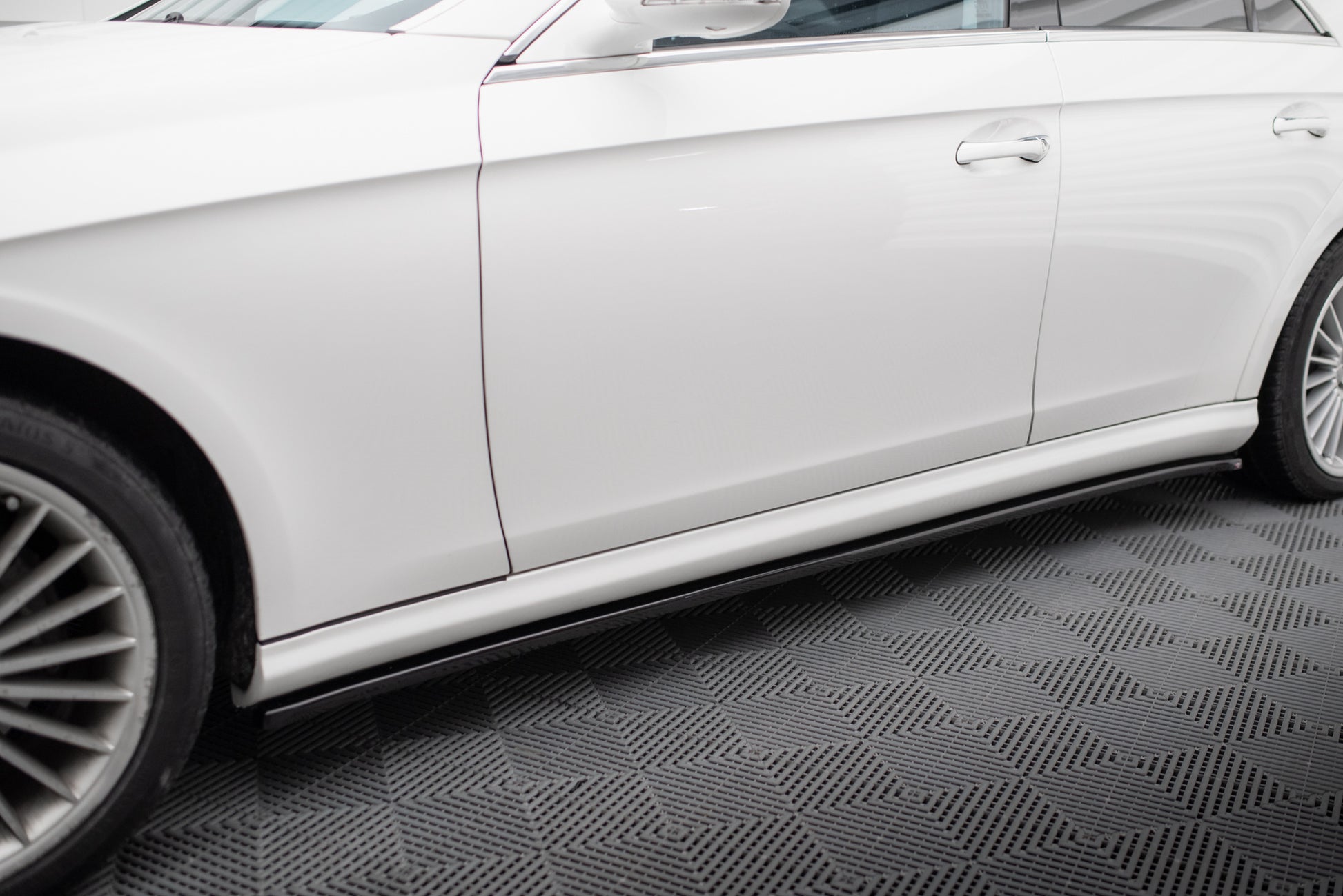 SIDE SKIRTS DIFFUSERS Mercedes CLS C219 55AMG