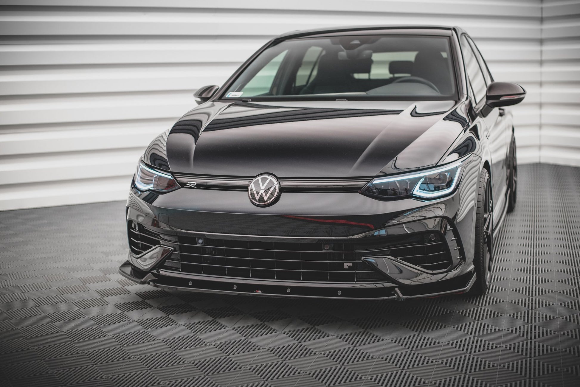 Front Splitter V.2 Volkswagen Golf R Hatchback / Variant  Mk8