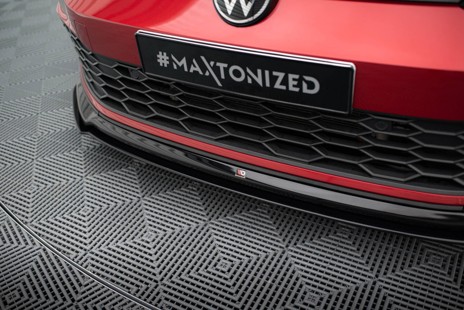 Front Splitter V.6 Volkswagen Golf GTI / GTE / GTD / R-Line Mk8