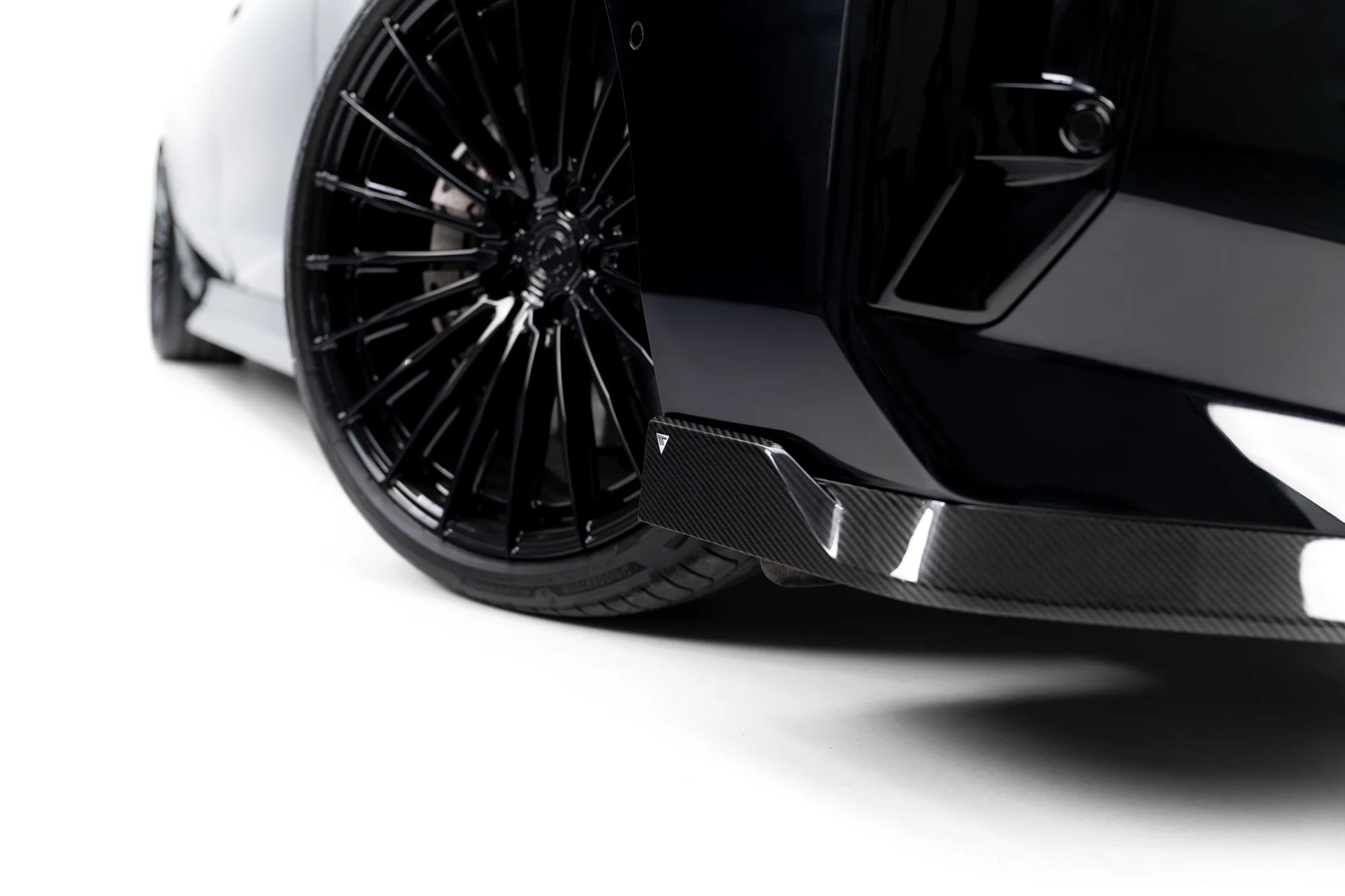 Prepreg Carbon Fiber Front Splitter BMW 7 M-Pack / M760e / i7 M-Pack G70