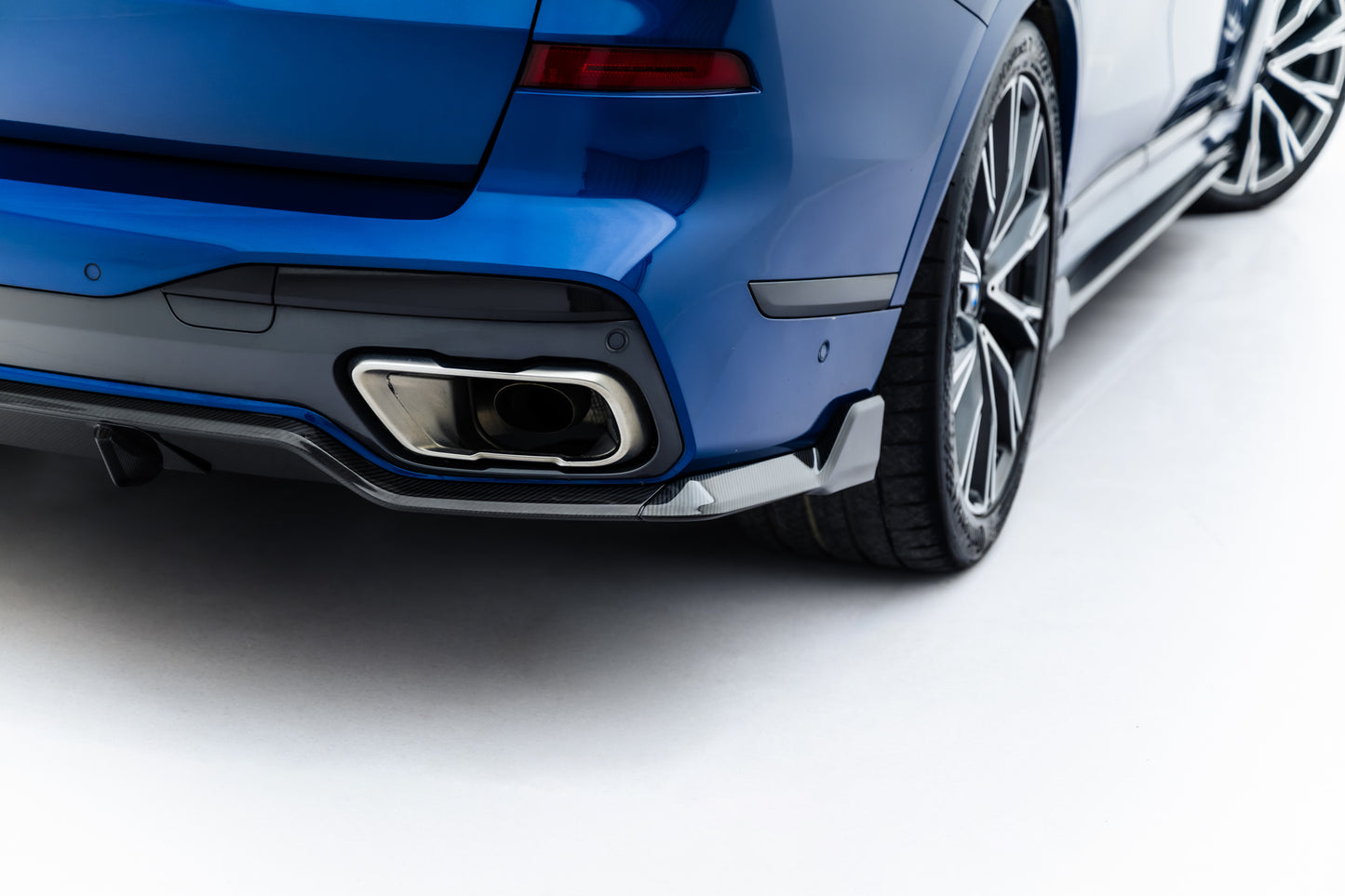 Prepreg Carbon Fiber Rear Diffuser BMW X7 M-Pack G07 / G07 Facelift (version with towbar)