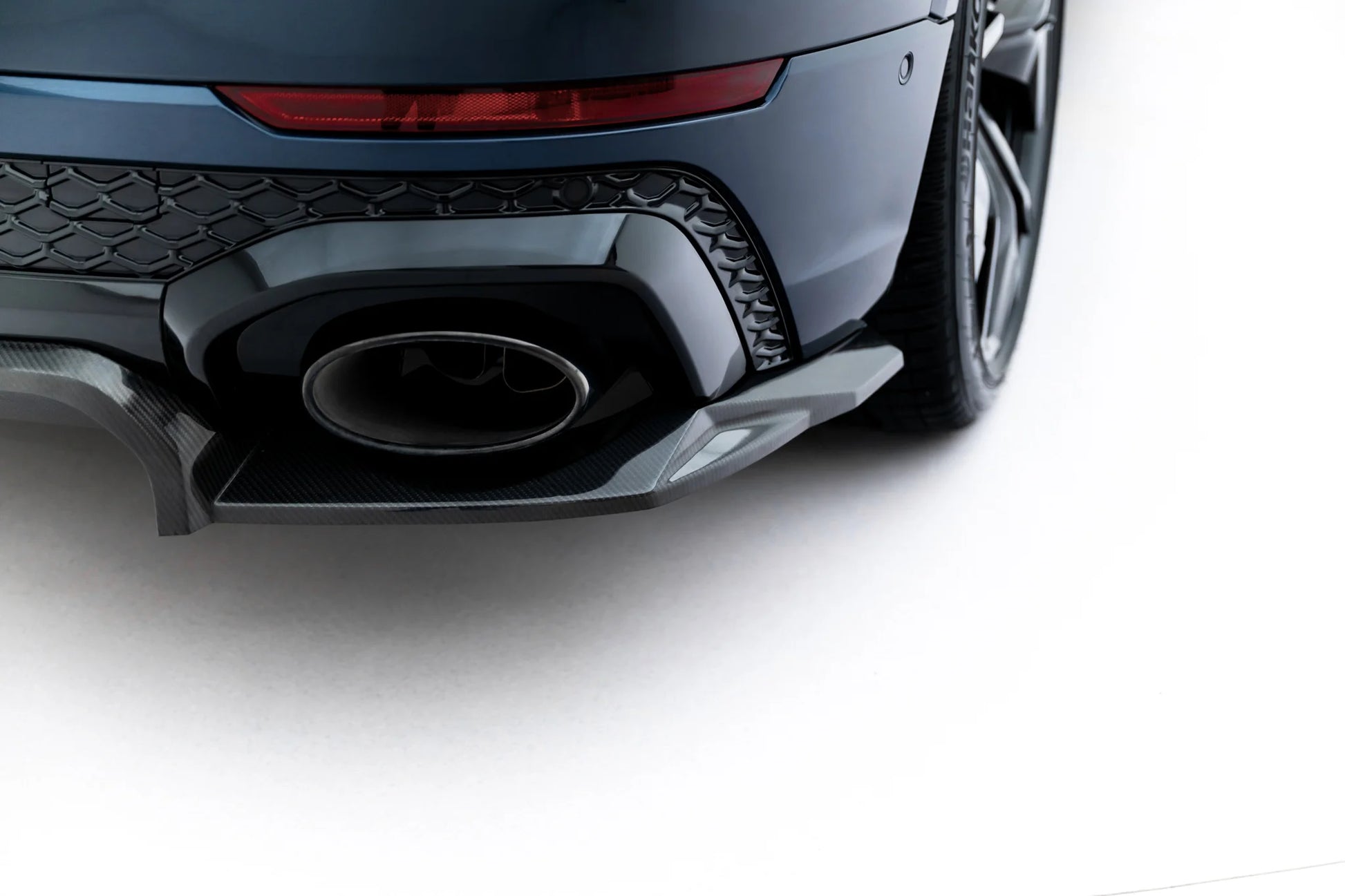 Prepreg Carbon Fiber Rear Splitter with vertical bars Audi RSQ8 Mk1 Facelift