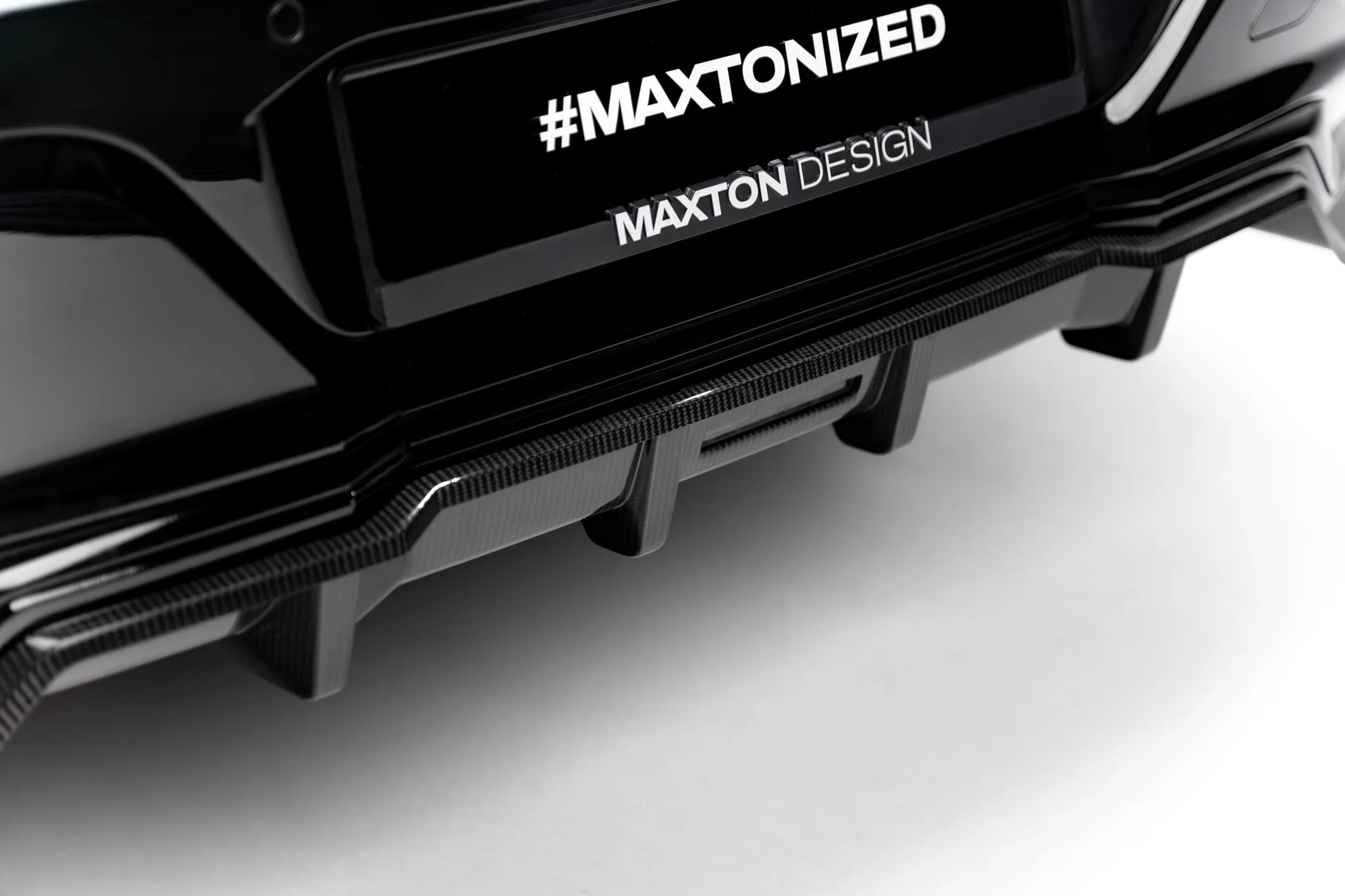 Prepreg Carbon Fiber Rear Splitter (with vertical bars) BMW 7 M-Pack / i7 M-Pack G70