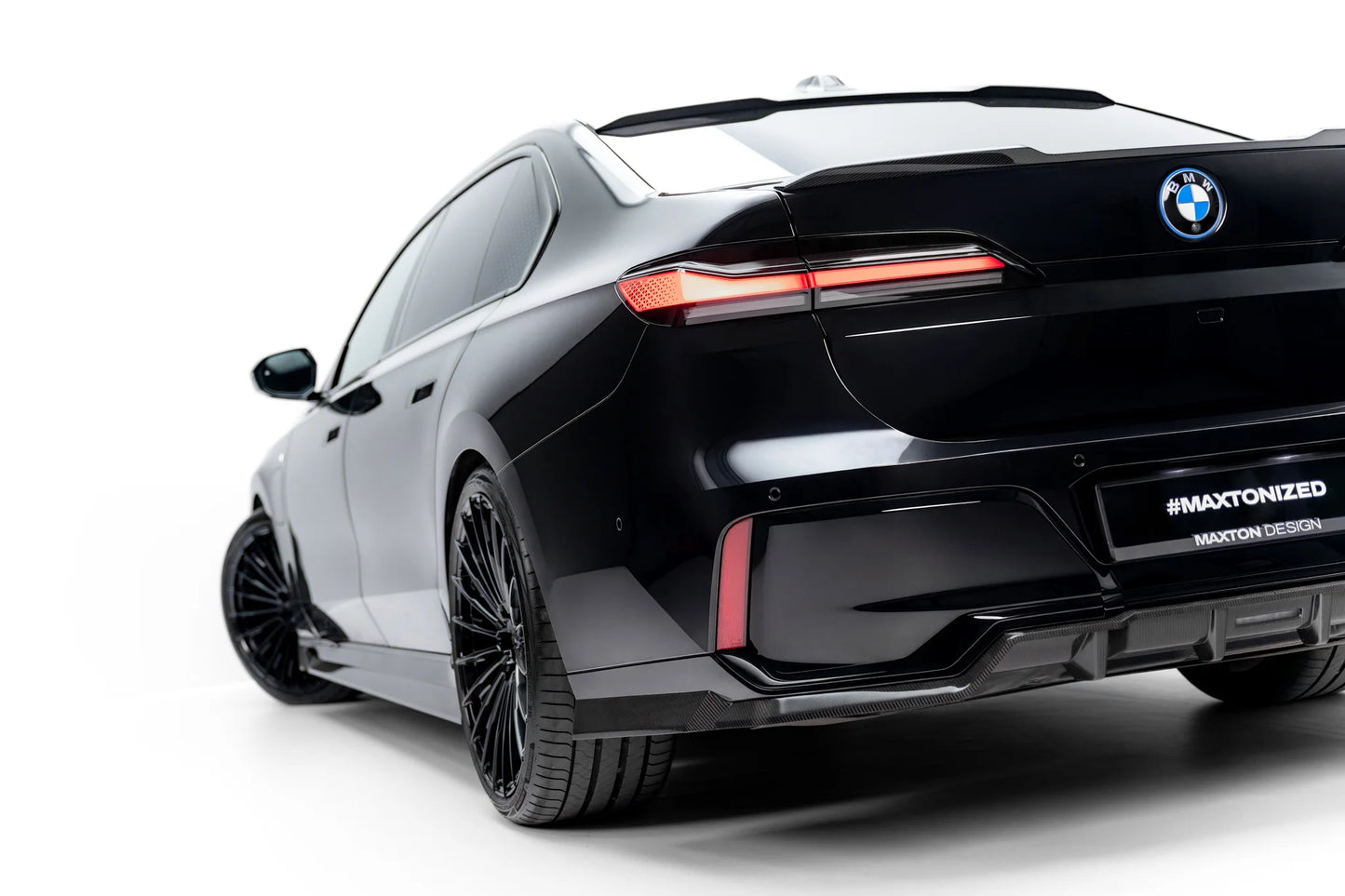 Prepreg Carbon Fiber Rear Splitter (with vertical bars) BMW 7 M-Pack / i7 M-Pack G70
