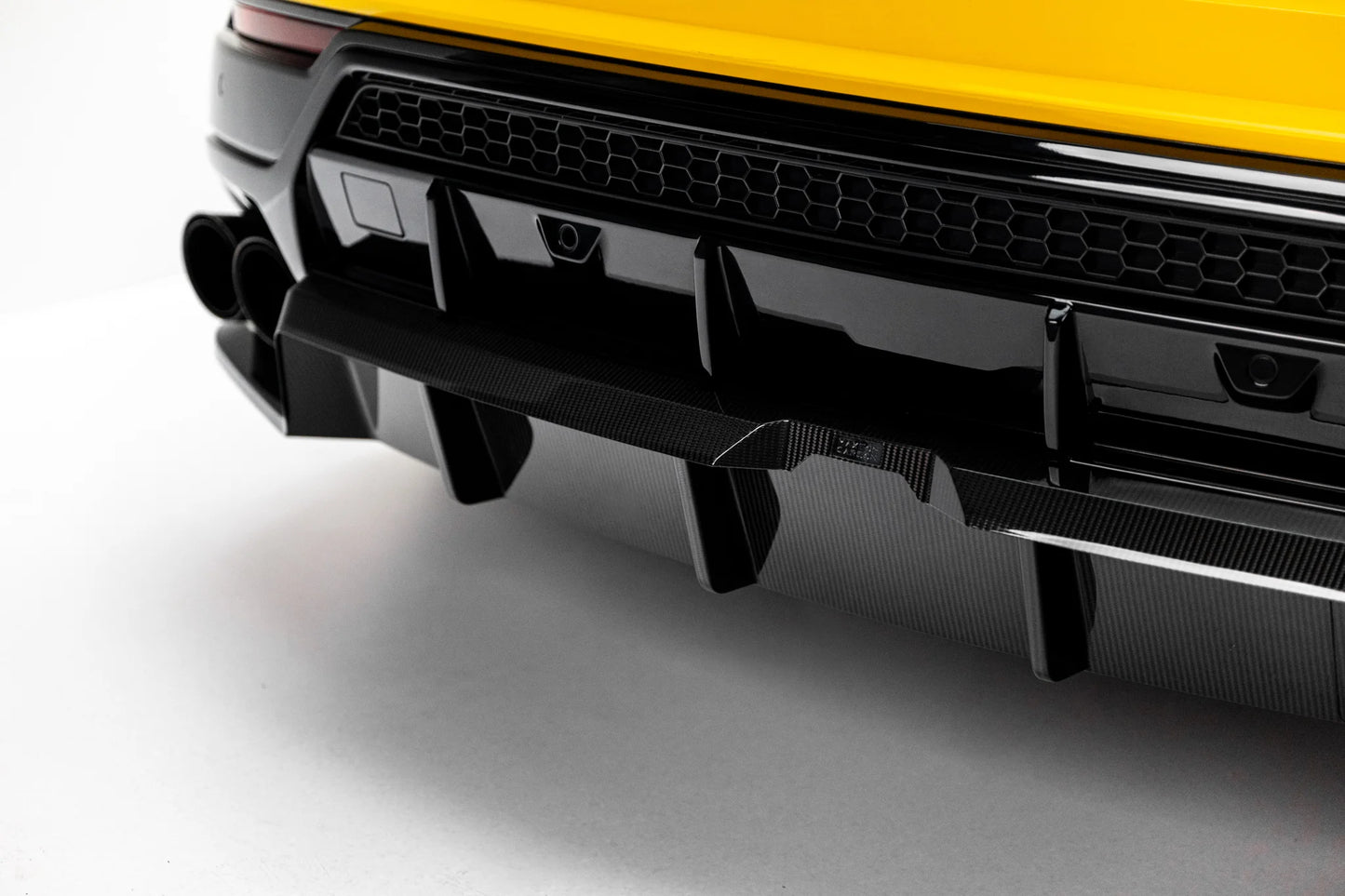 Prepreg Carbon Fiber Rear Splitter (with vertical bars) Lamborghini Urus Mk 1