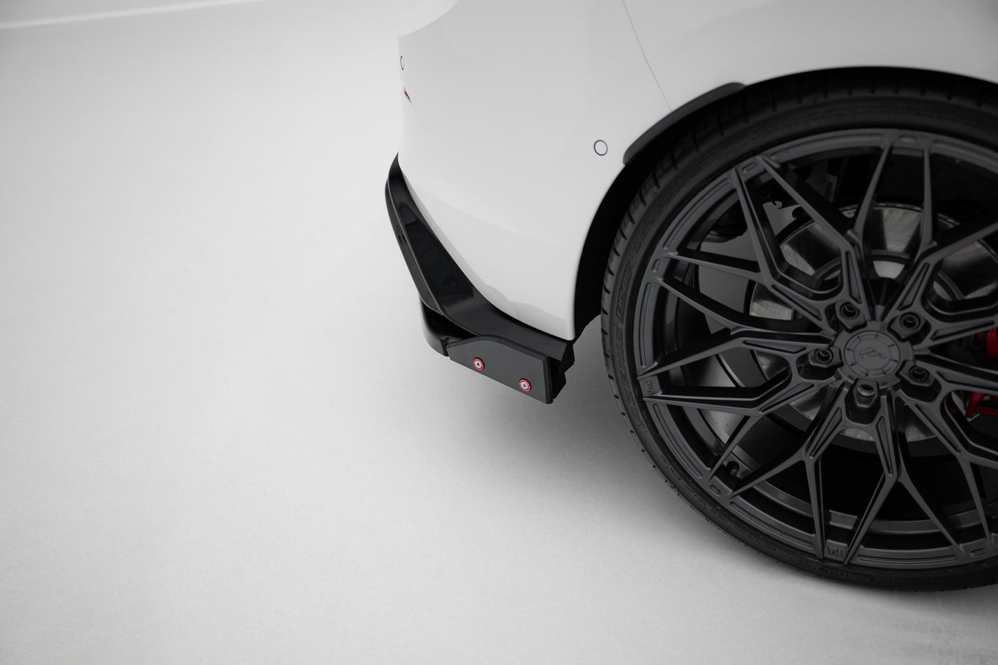 Rear Side Splitters V.4 + Flaps Volkswagen Golf GTI / GTE Mk8