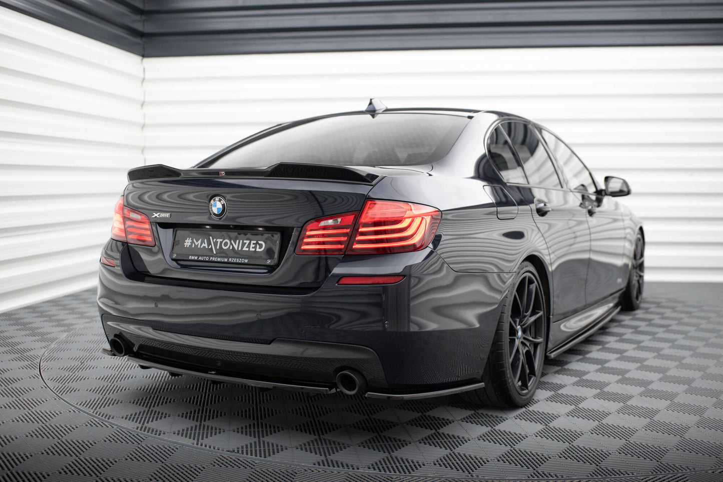 Rear Splitter for BMW 5 M-Pack Sedan/Touring F10/F11 (fits two single exhaust ends)