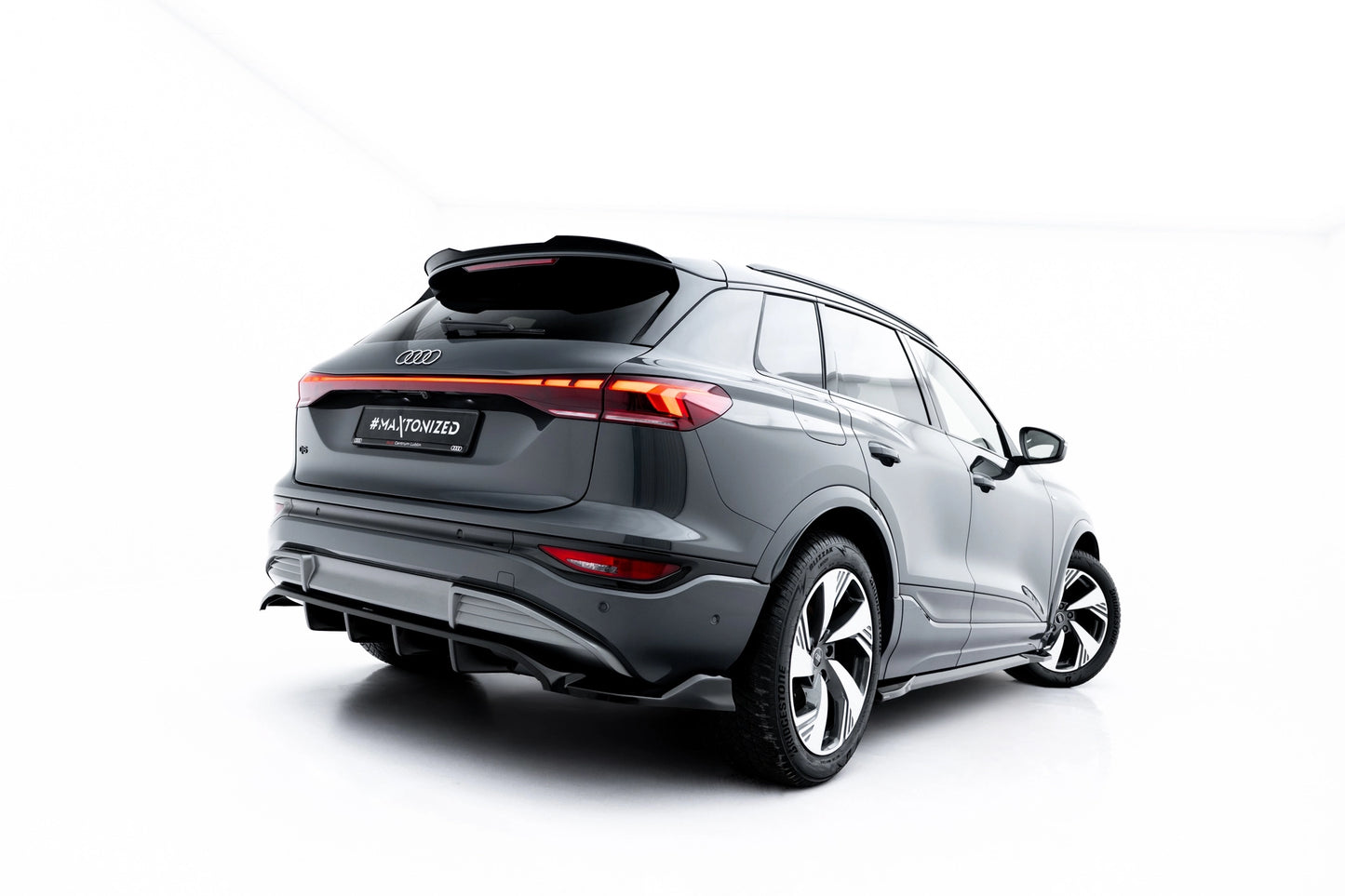 Rear Splitter (with vertical bars) Audi Q6 e-tron S-Line / SQ6 e-tron SUV / Sportback Mk1