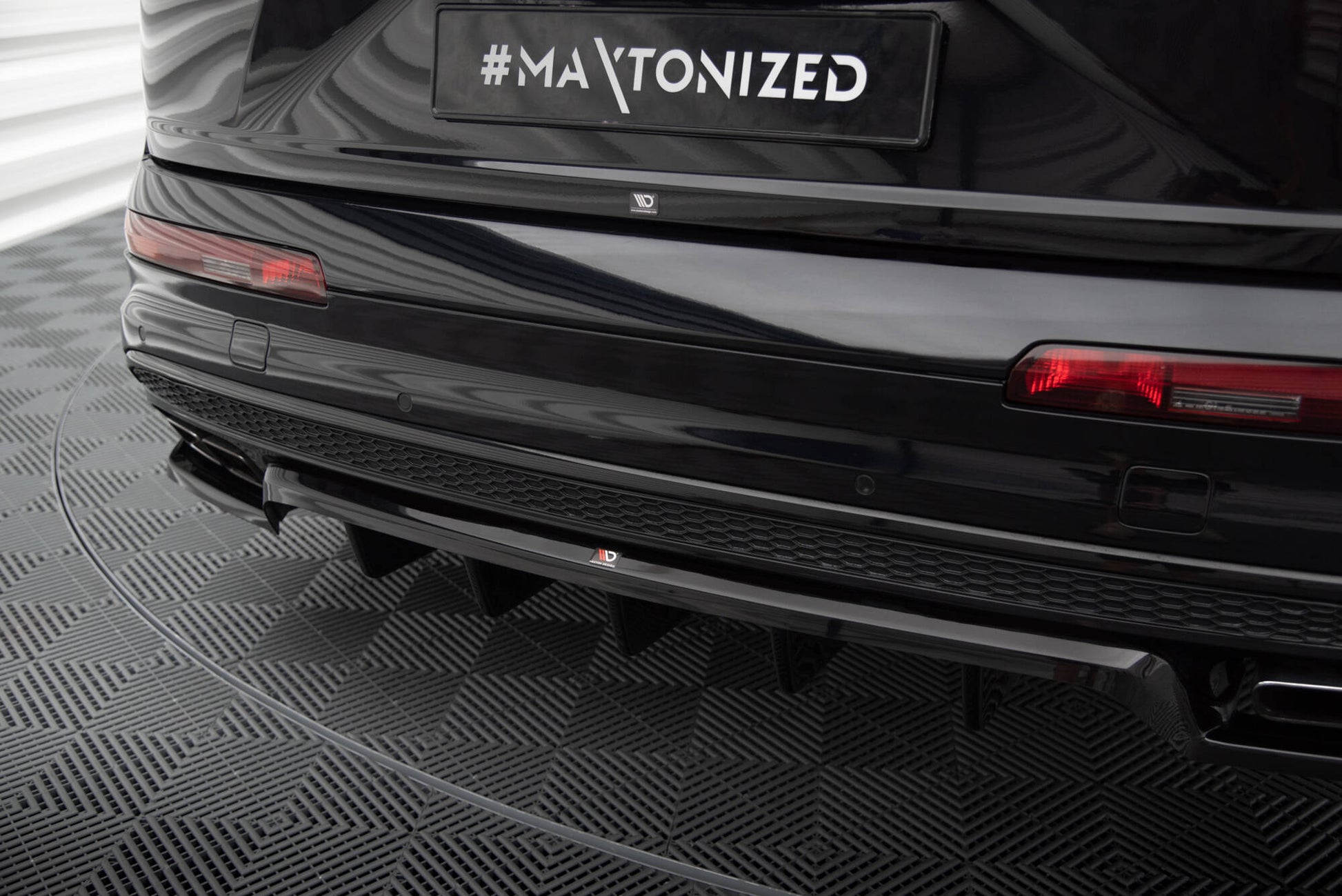 Rear Splitter (with vertical bars) Audi SQ7 / Q7 S-Line Mk2