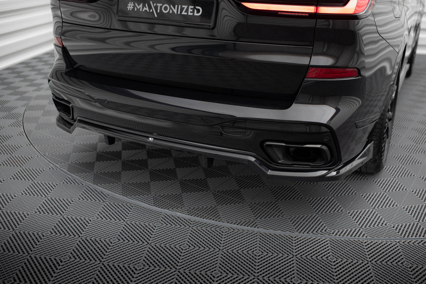 Rear Splitter (with vertical bars) BMW X7 M-Pack G07 Facelift