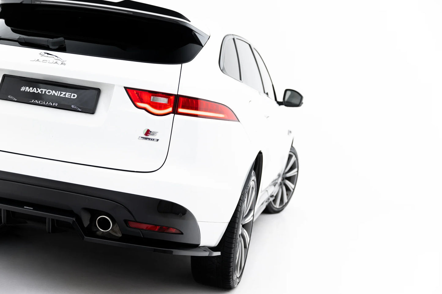 Rear Splitter with vertical bars Jaguar F-Pace S X761
