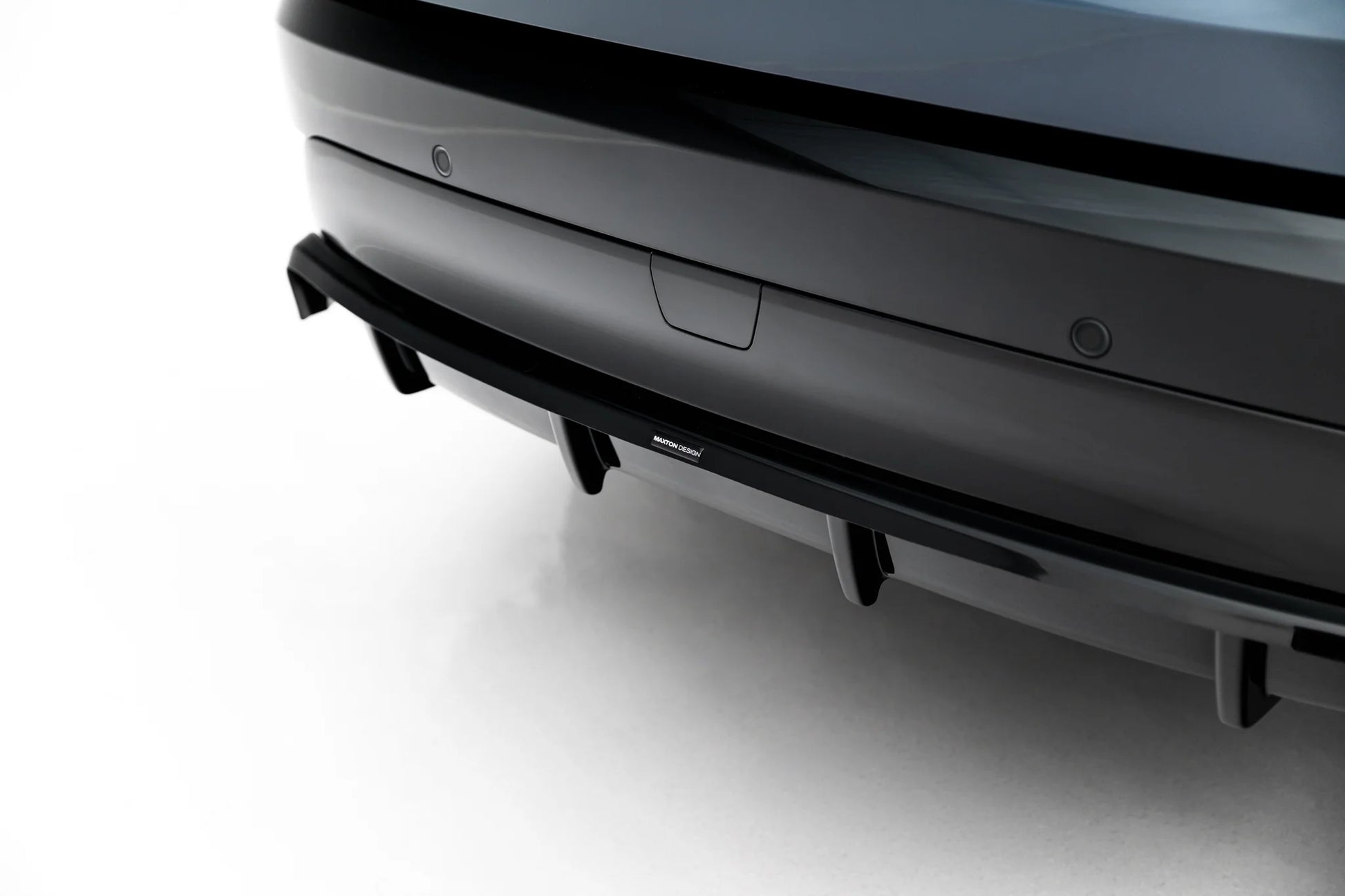 Rear Splitter (with vertical bars) Land Rover Discovery HSE Mk5 Facelift