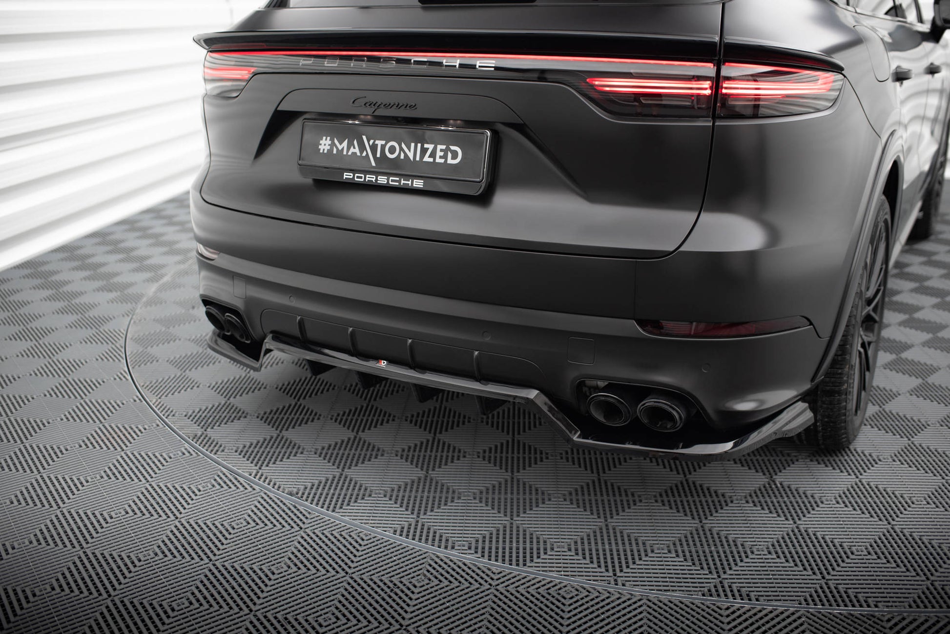 Rear Splitter (with vertical bars) Porsche Cayenne Sport Design SUV / Coupe Mk3