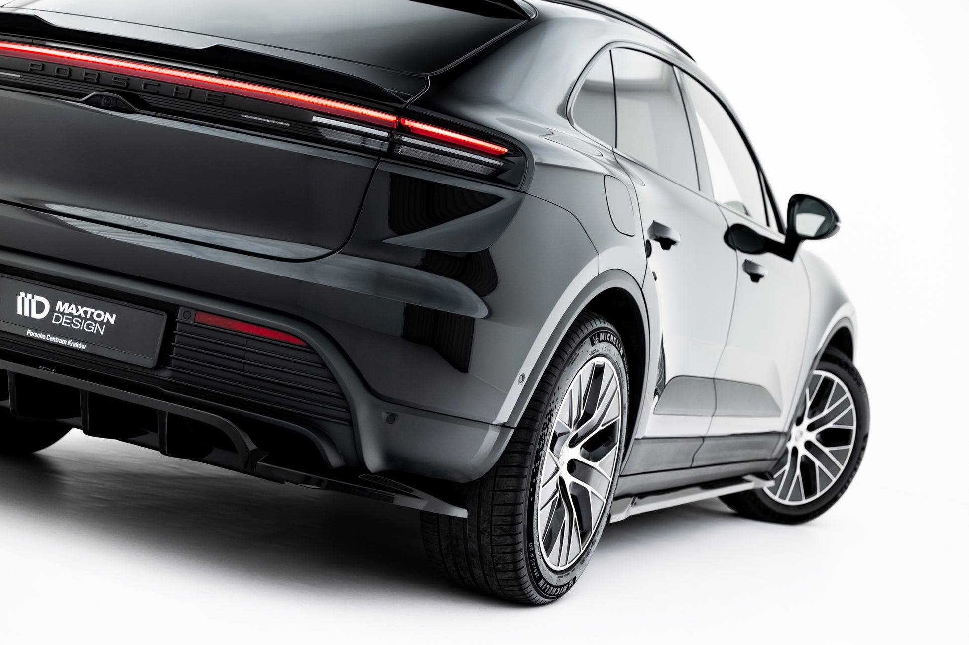 Rear Splitter (with vertical bars) Porsche Macan EV Mk1