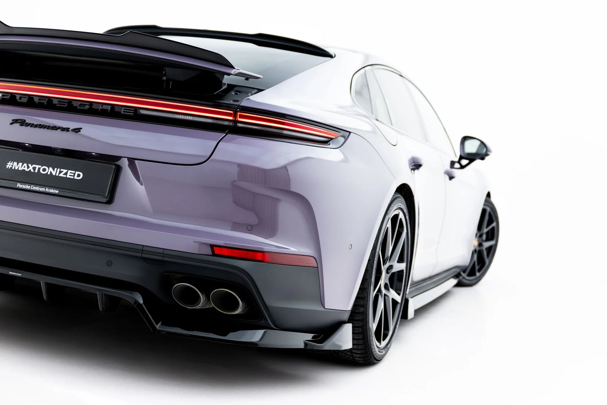 Rear Splitter (with vertical bars) Porsche Panamera 4 / 4S E-Hybrid / 4 E-Hybrid 972