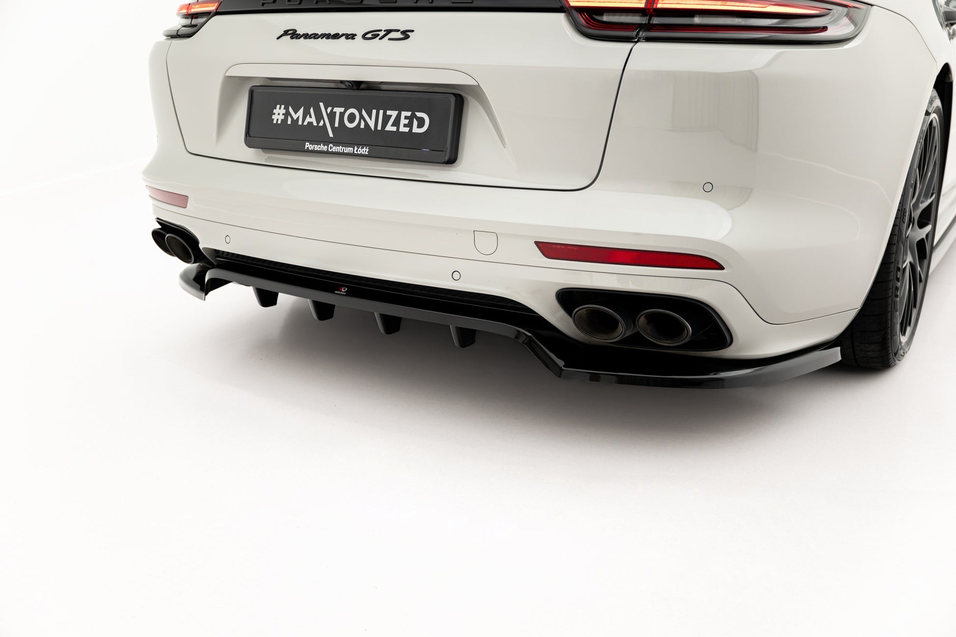 Rear Splitter (with vertical bars) Porsche Panamera GTS Sport Turismo 971 Facelift