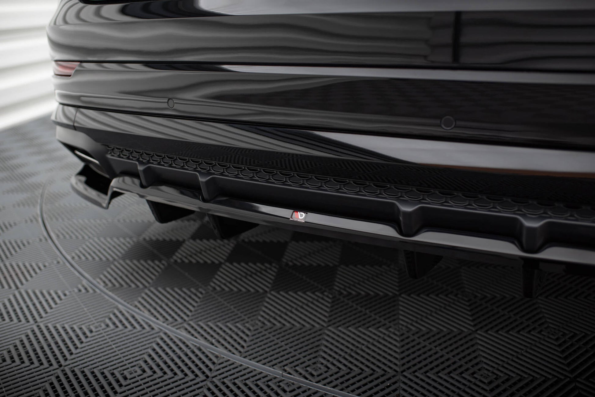 Rear Splitter with vertical bars V.1 Audi SQ8 Mk1 Facelift
