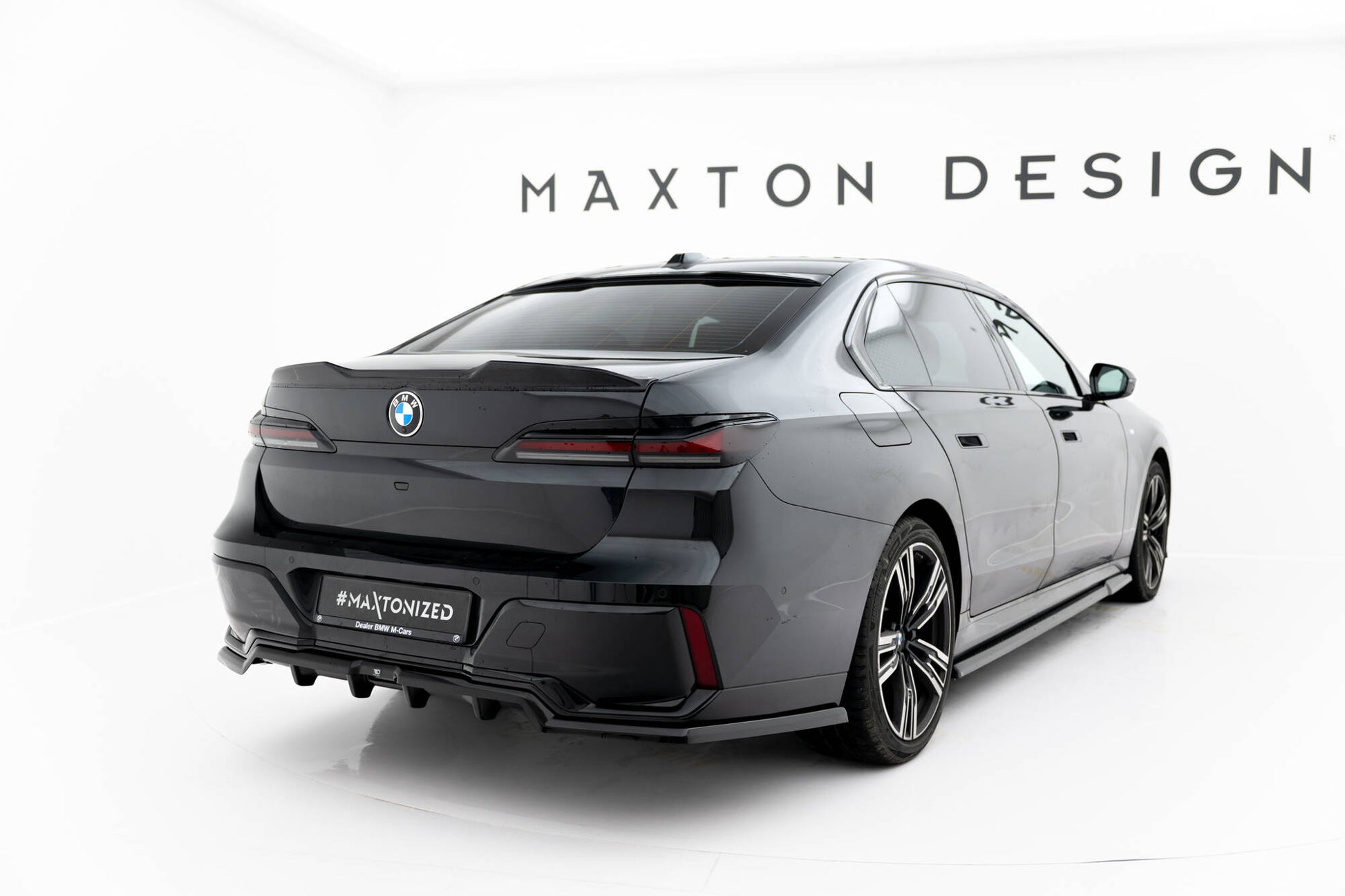 Rear Splitter (with vertical bars) V.1 BMW 7 M-Pack G70