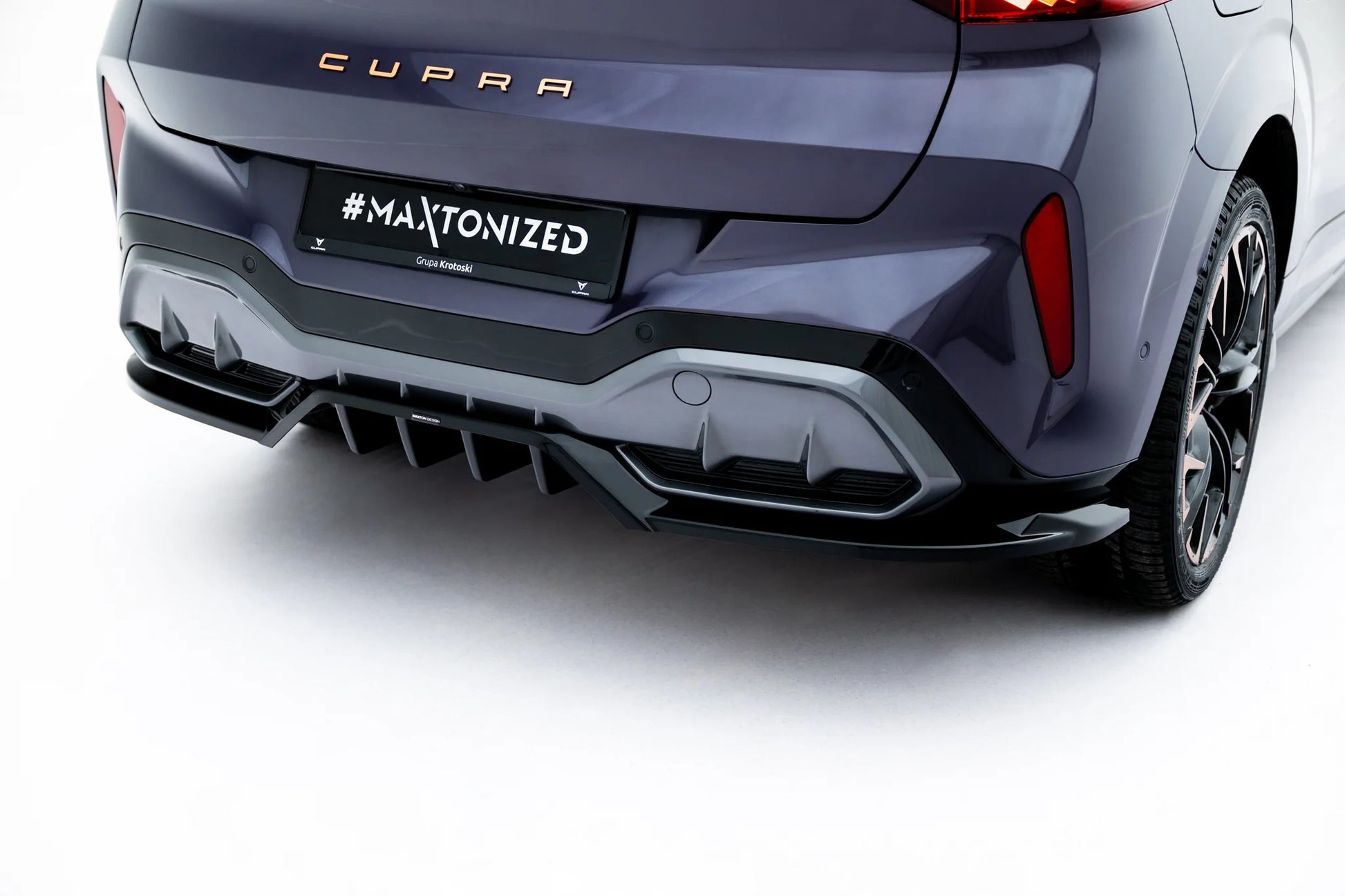 Rear Splitter with vertical bars V.4 Cupra Terramar Mk1