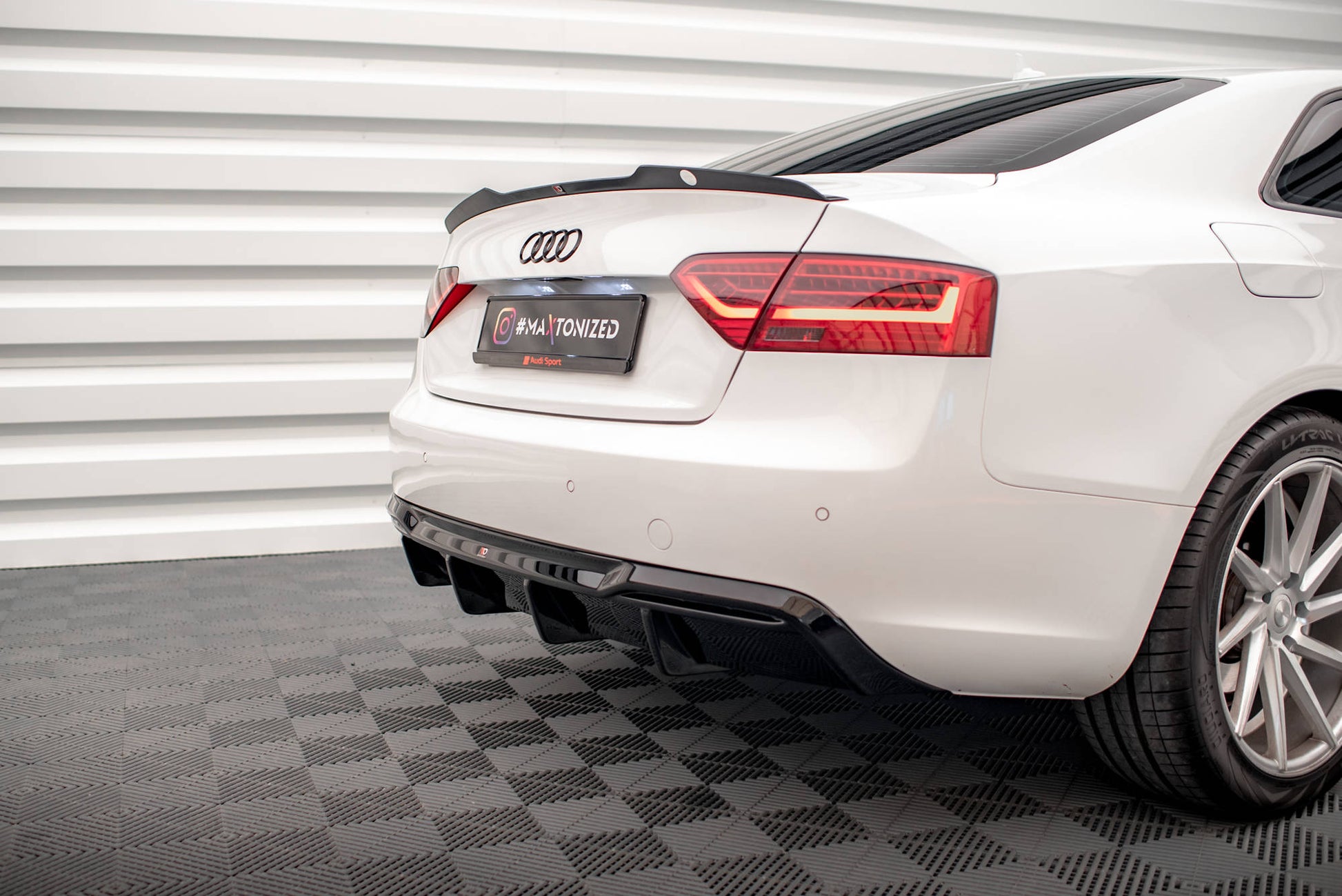 Rear Valance Audi A5 Sportback 8T Facelift  (Version with dual exhausts on one side)