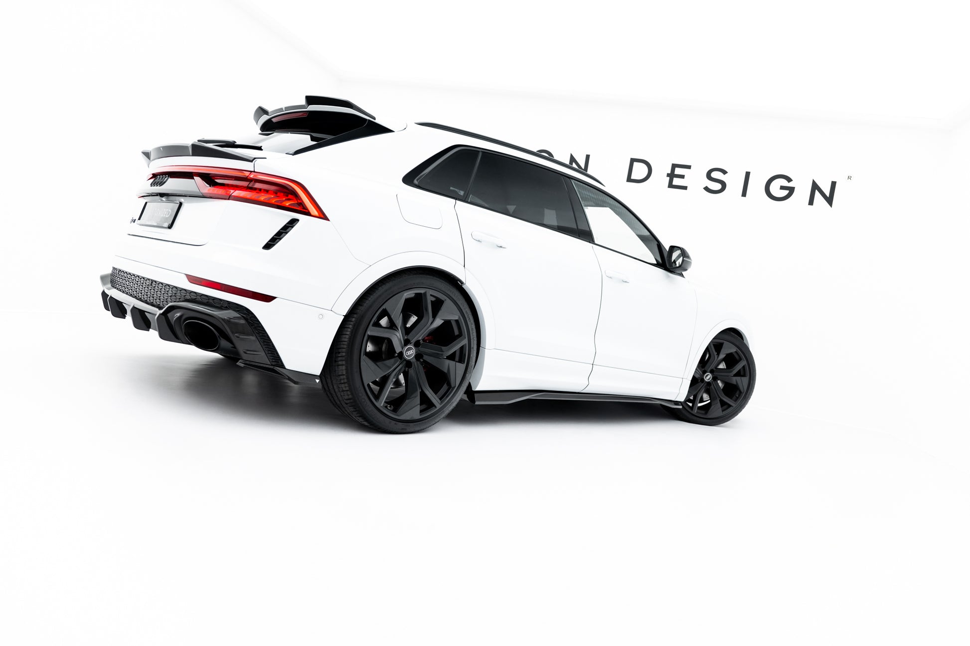Set of Prepreg Carbon Splitters Audi RSQ8 Mk1